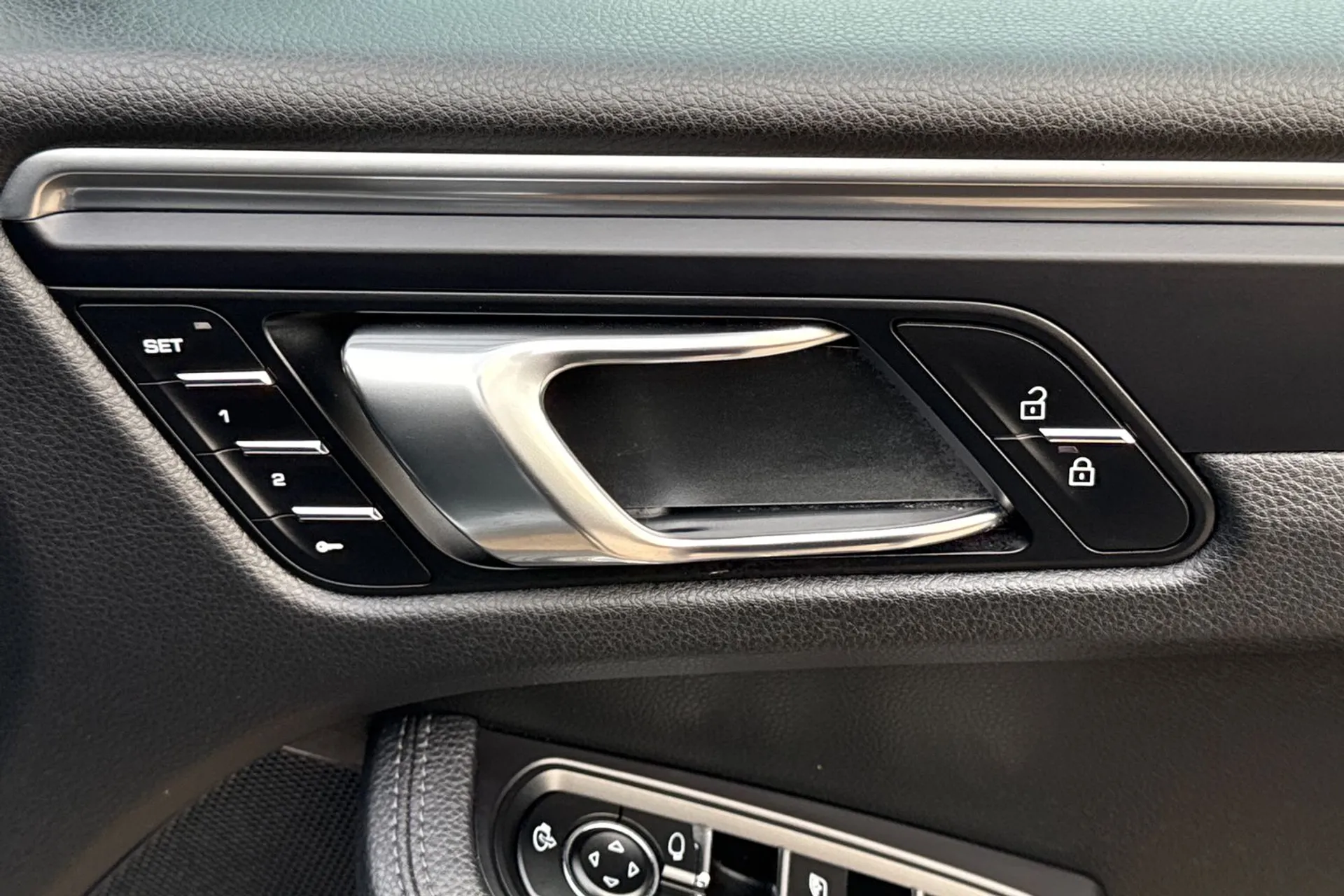 Porsche MACAN thumbnail image number 48