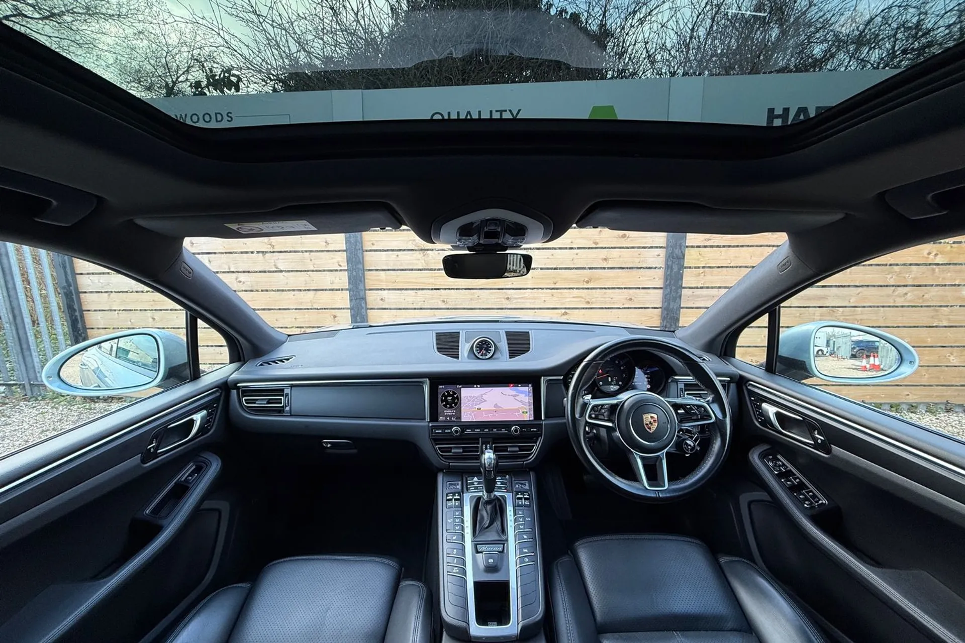 Porsche MACAN thumbnail image number 3