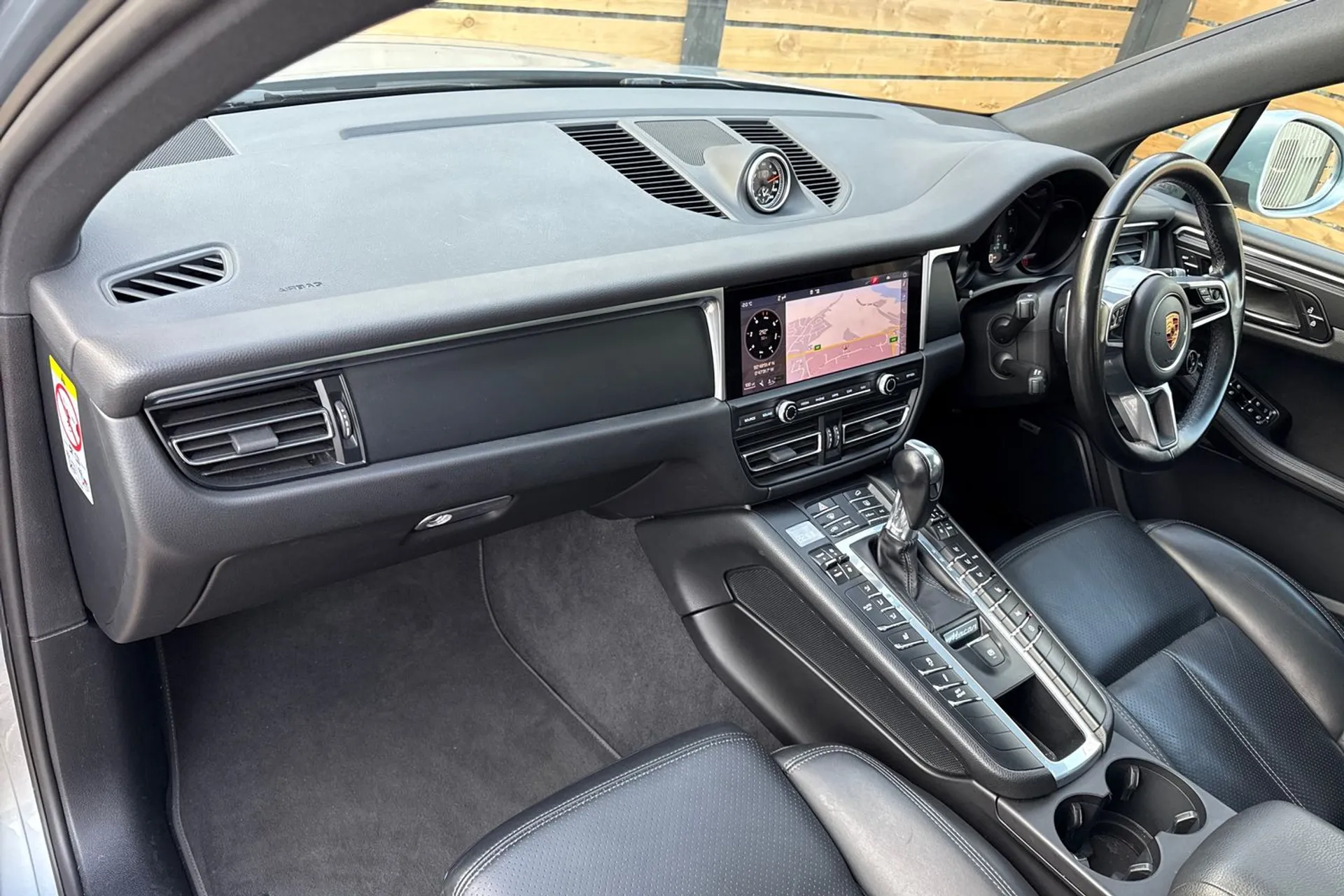 Porsche MACAN thumbnail image number 30