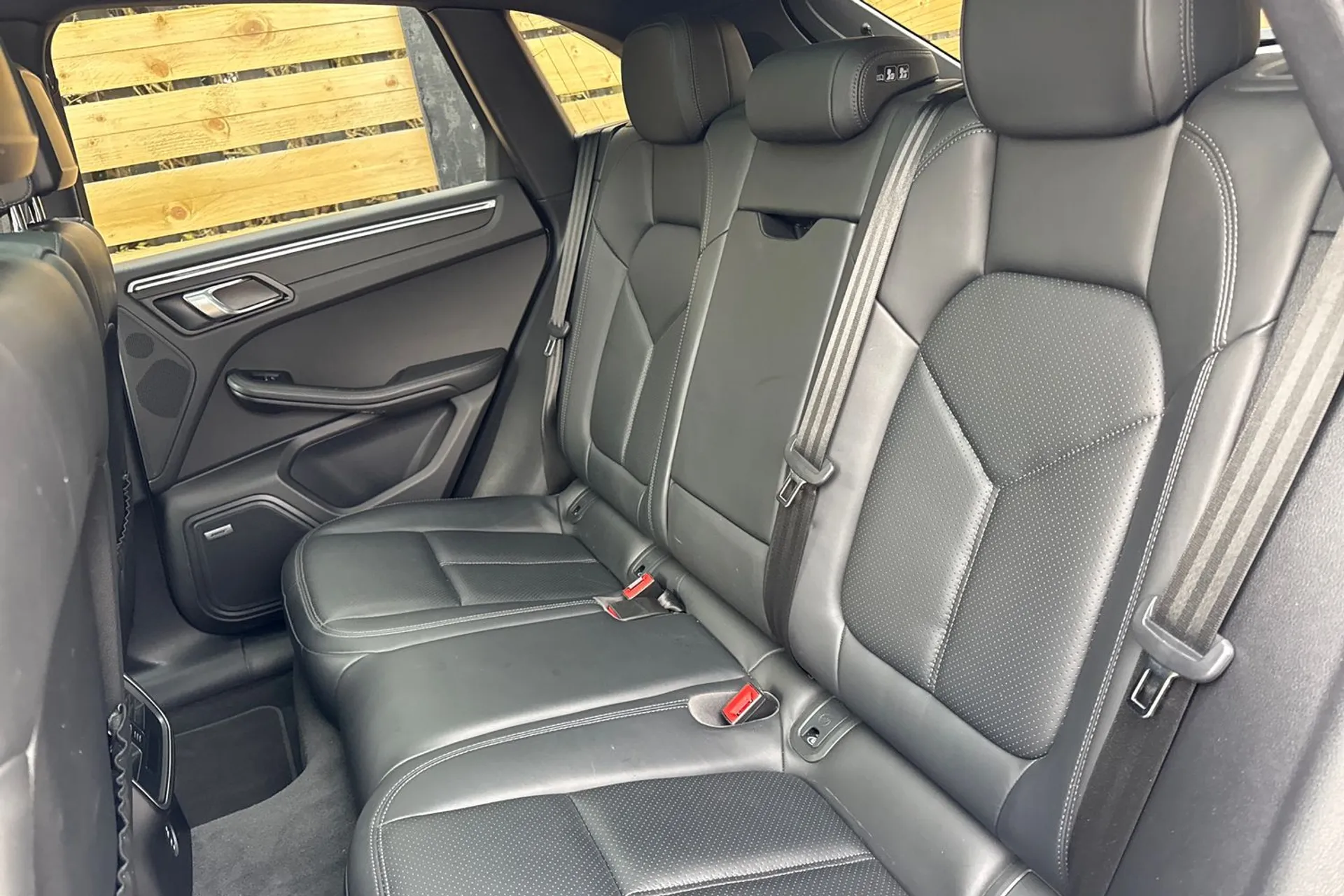 Porsche MACAN thumbnail image number 32