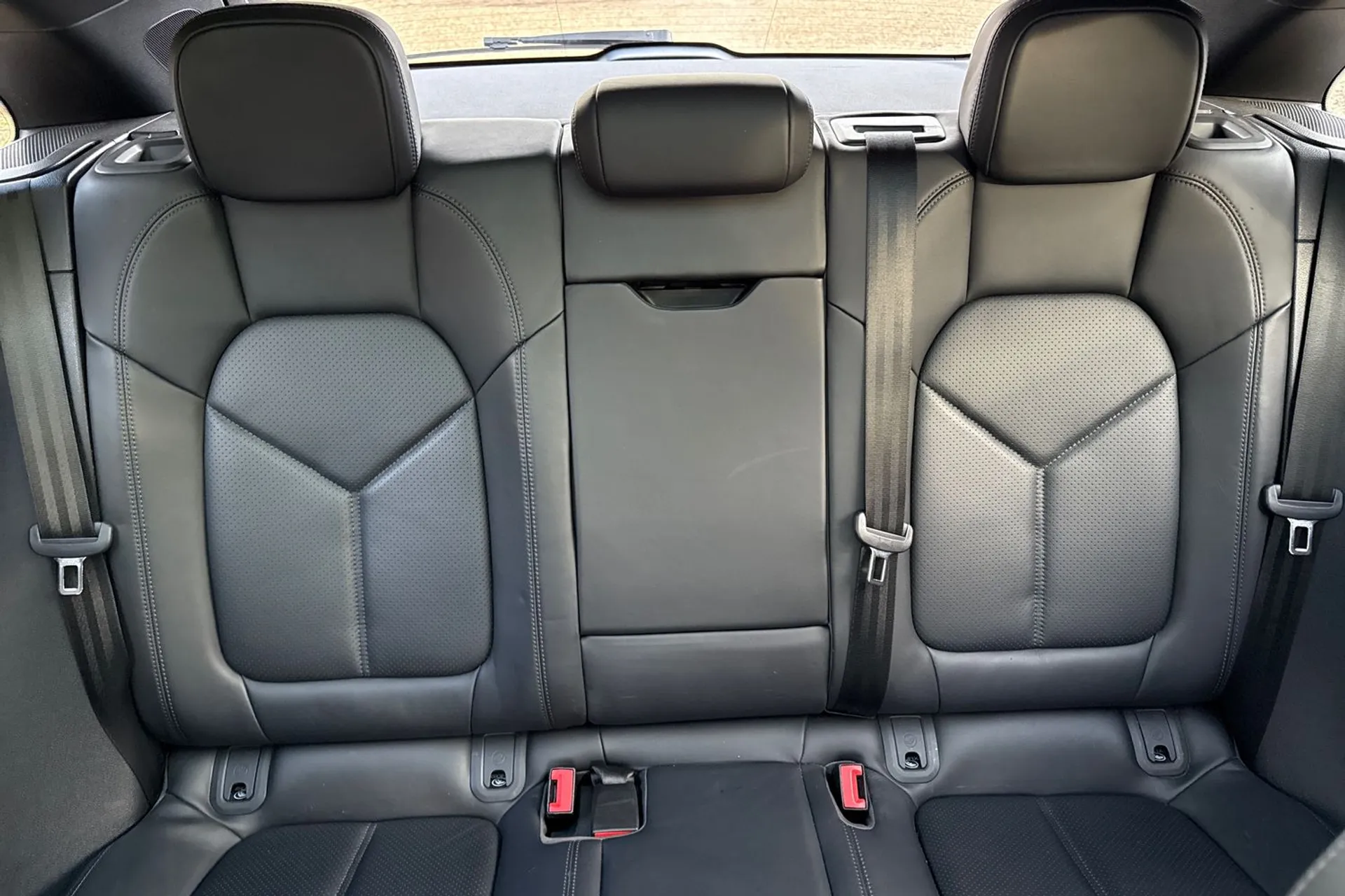 Porsche MACAN thumbnail image number 33