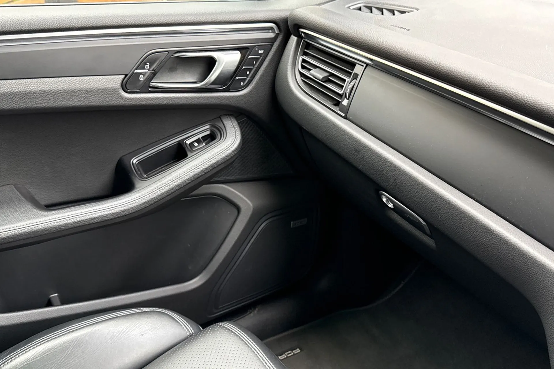 Porsche MACAN thumbnail image number 57