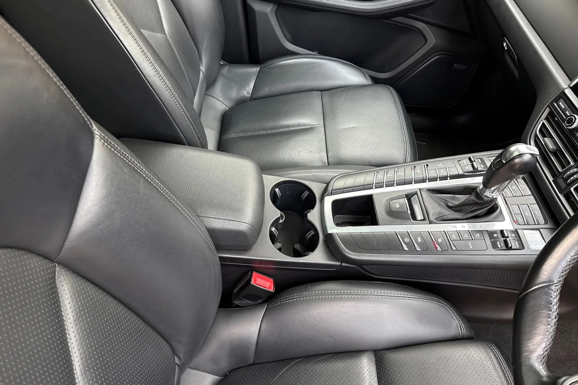 Porsche MACAN thumbnail image number 42