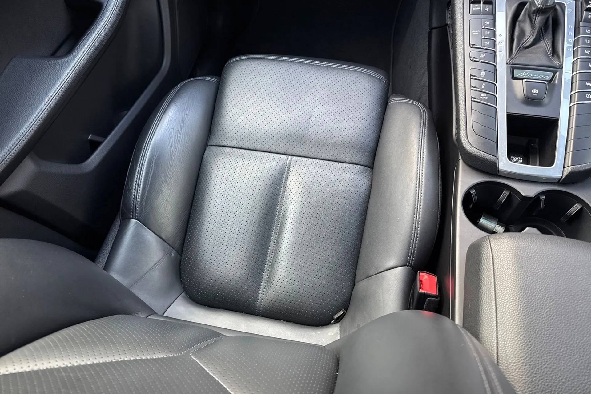 Porsche MACAN thumbnail image number 34