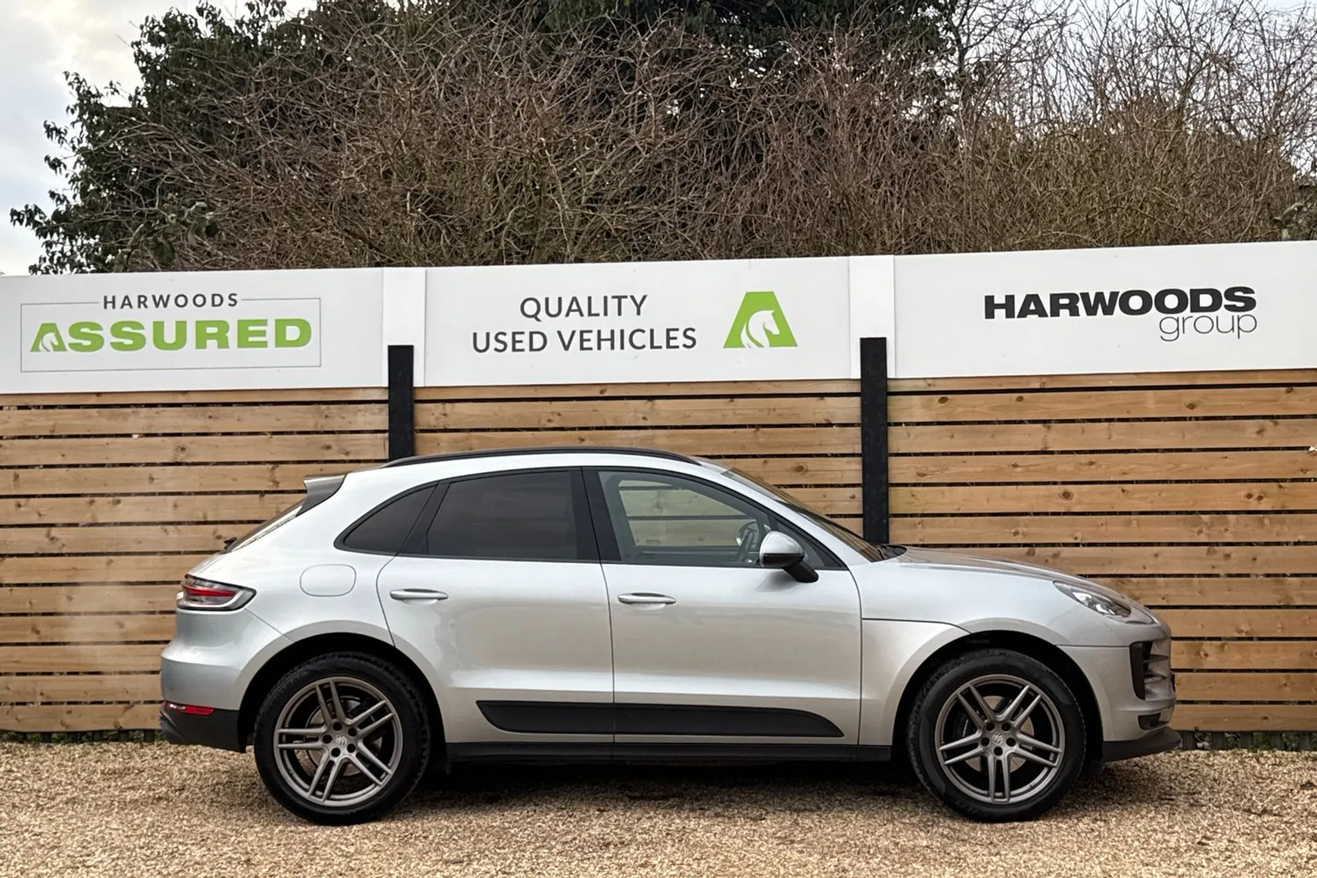 Porsche MACAN thumbnail image number 2