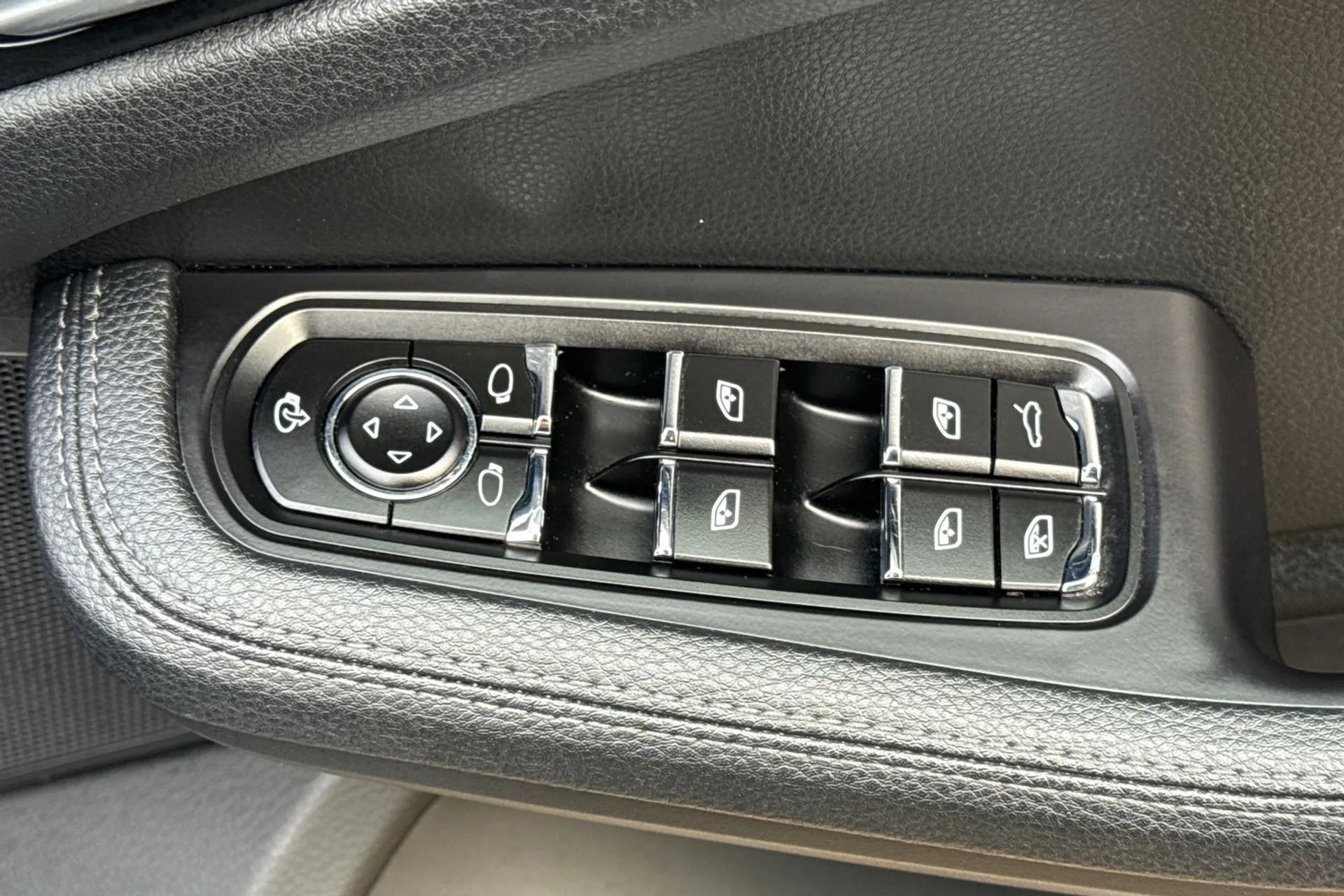 Porsche MACAN thumbnail image number 47