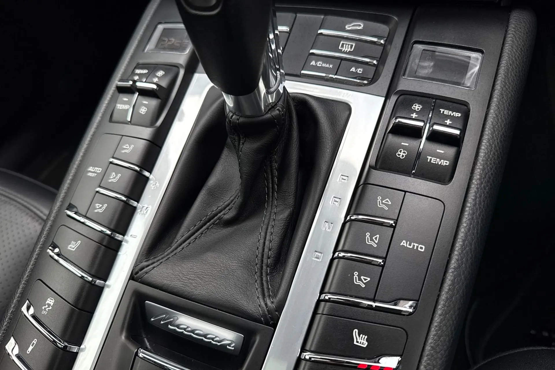 Porsche MACAN thumbnail image number 40