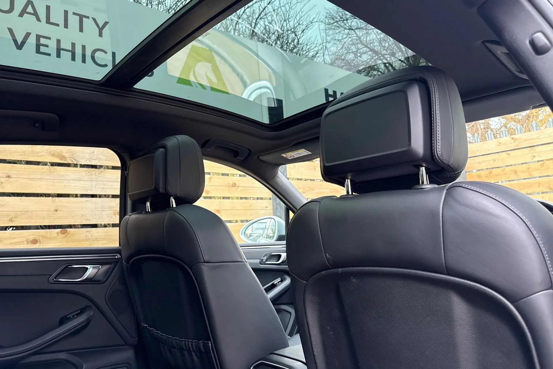 Porsche MACAN thumbnail image number 26