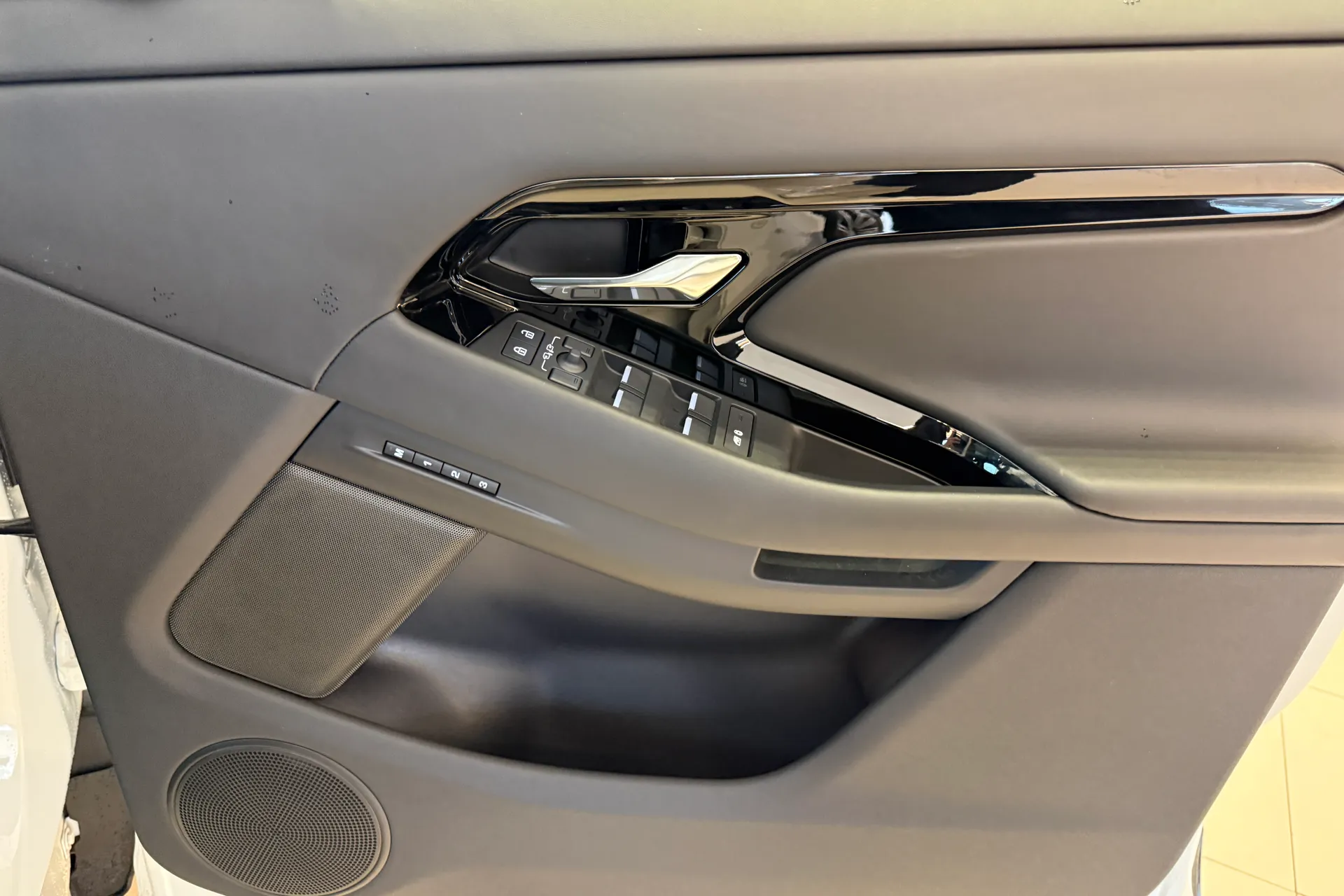 LAND ROVER RANGE ROVER EVOQUE thumbnail image number 48