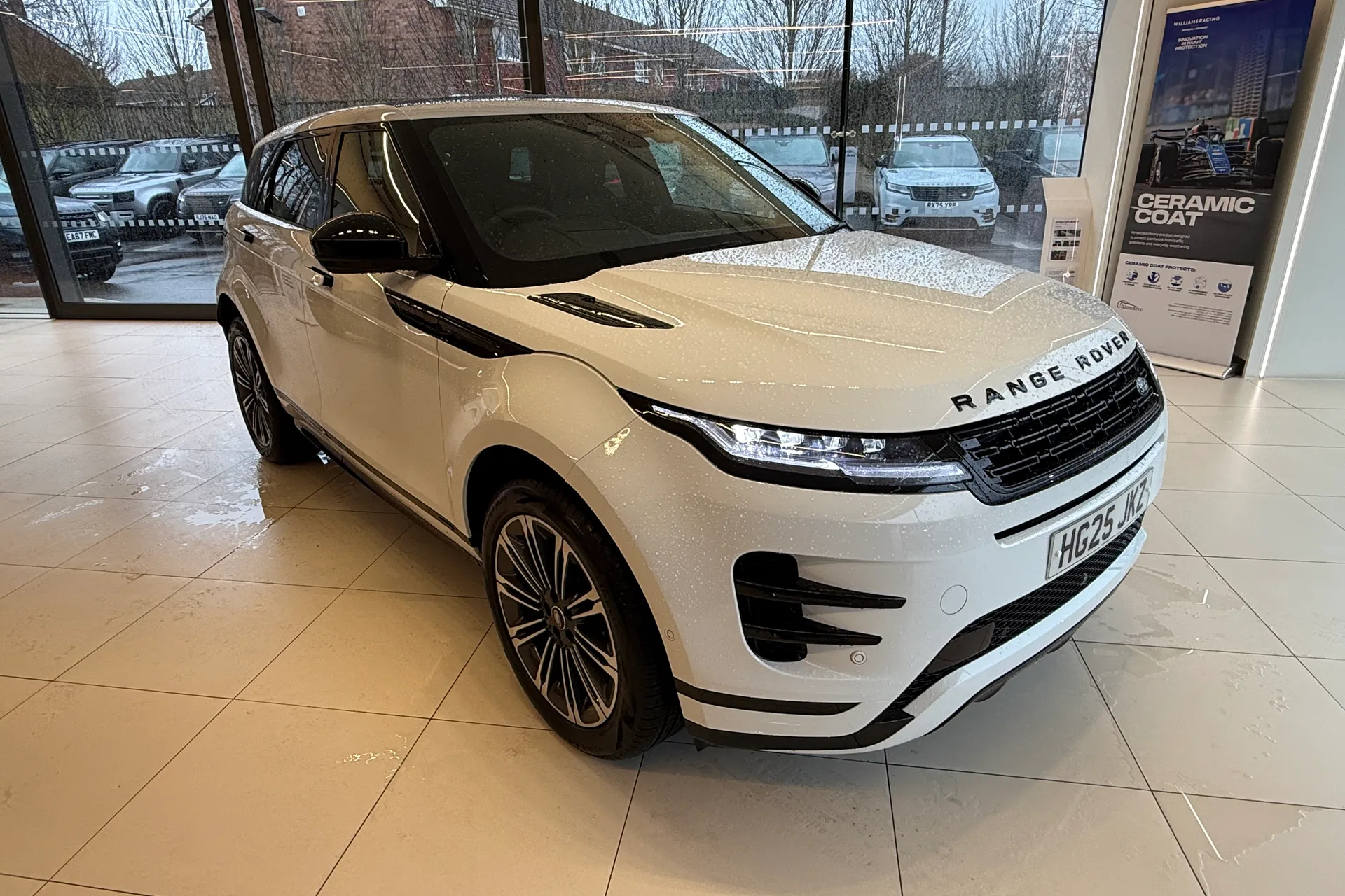 LAND ROVER RANGE ROVER EVOQUE focused image