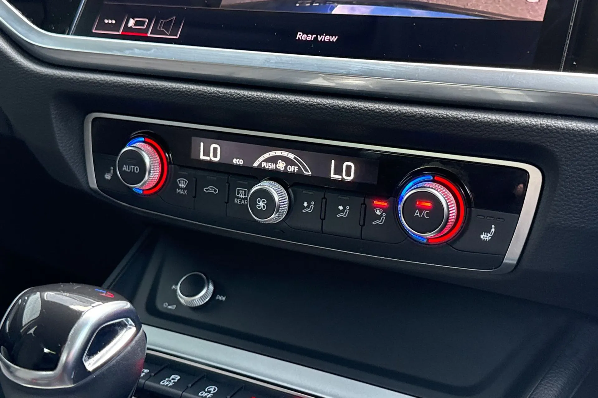 Audi Q3 thumbnail image number 24