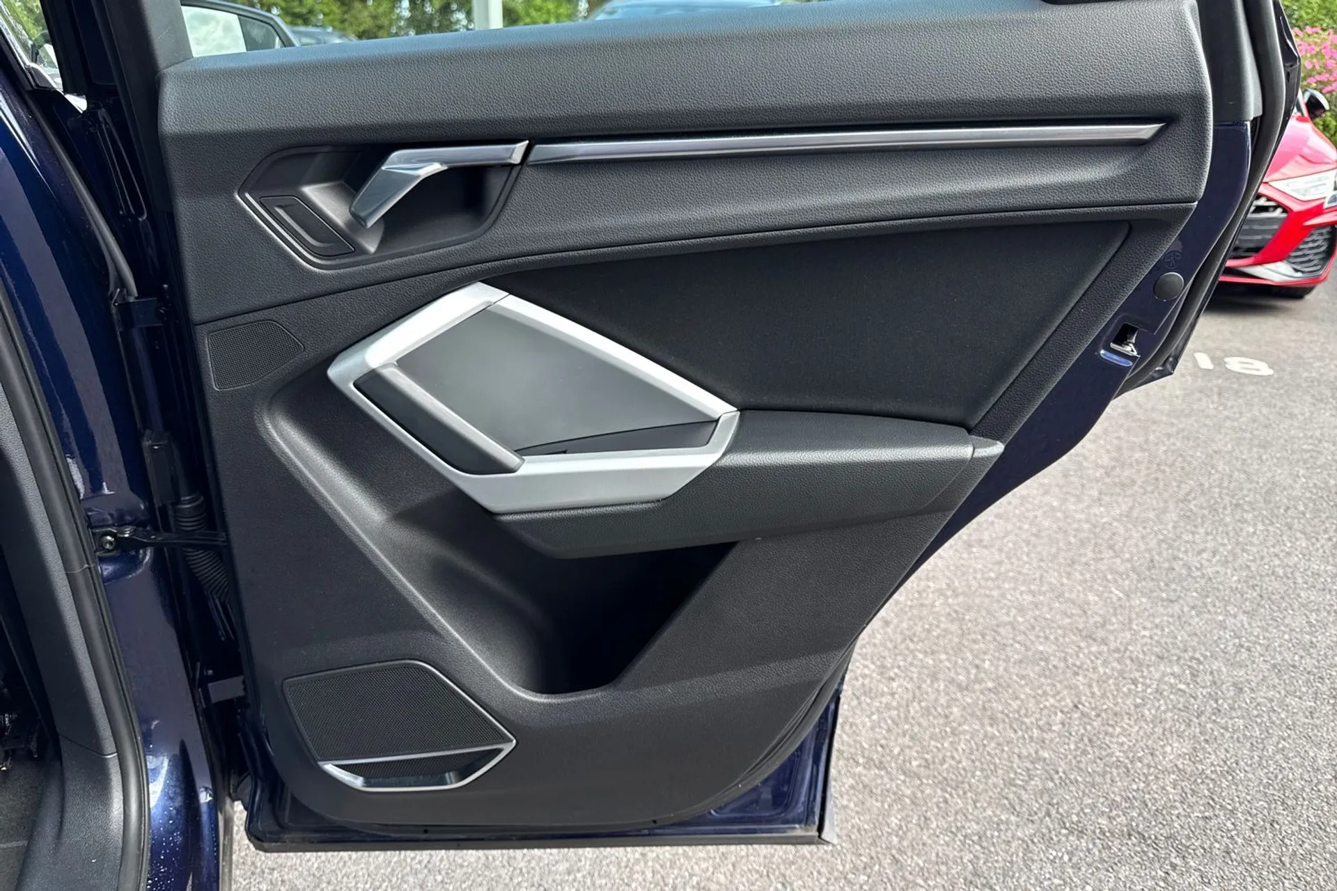 Audi Q3 thumbnail image number 39
