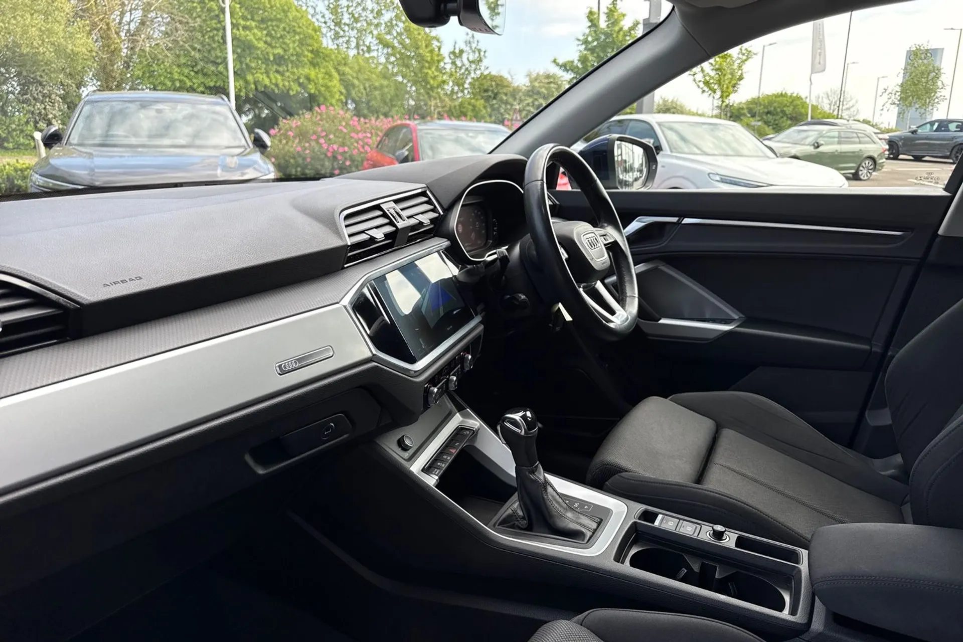Audi Q3 thumbnail image number 27