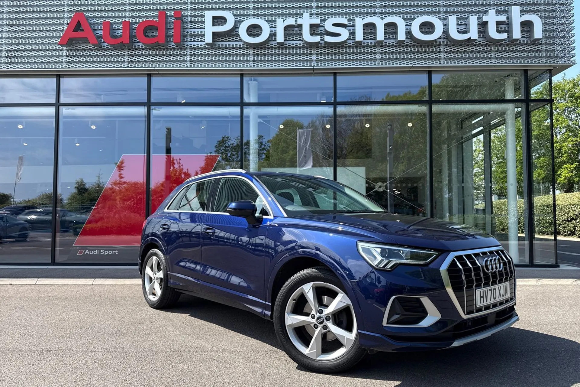 Audi Q3 focused image