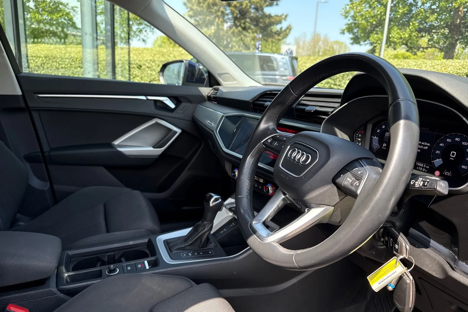 Audi Q3 thumbnail image number 20