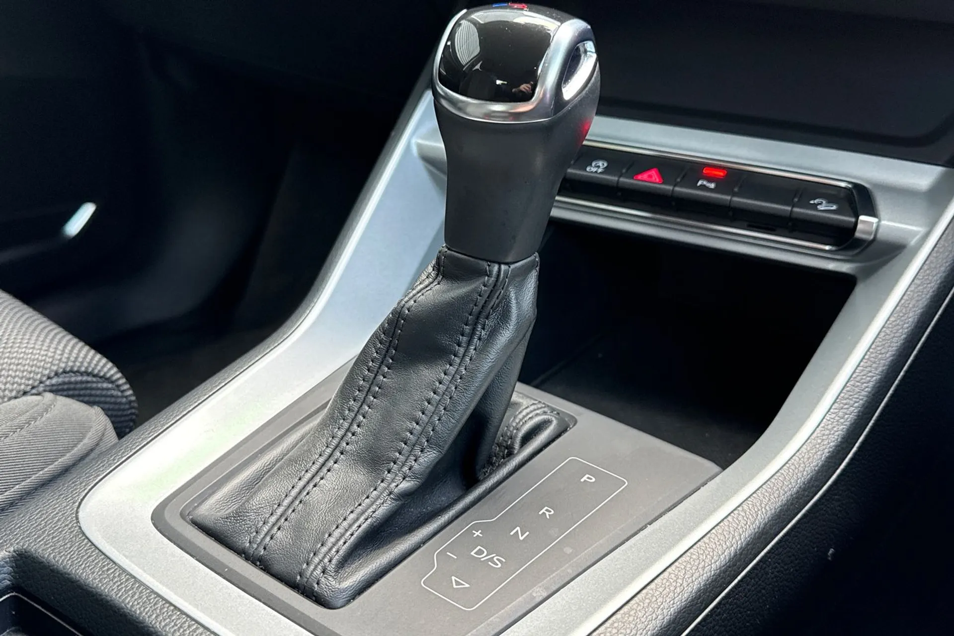 Audi Q3 thumbnail image number 16