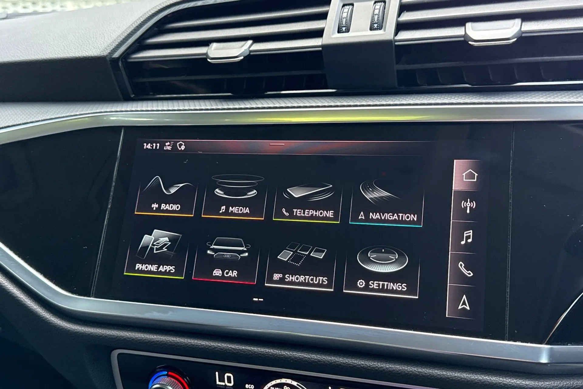 Audi Q3 thumbnail image number 38