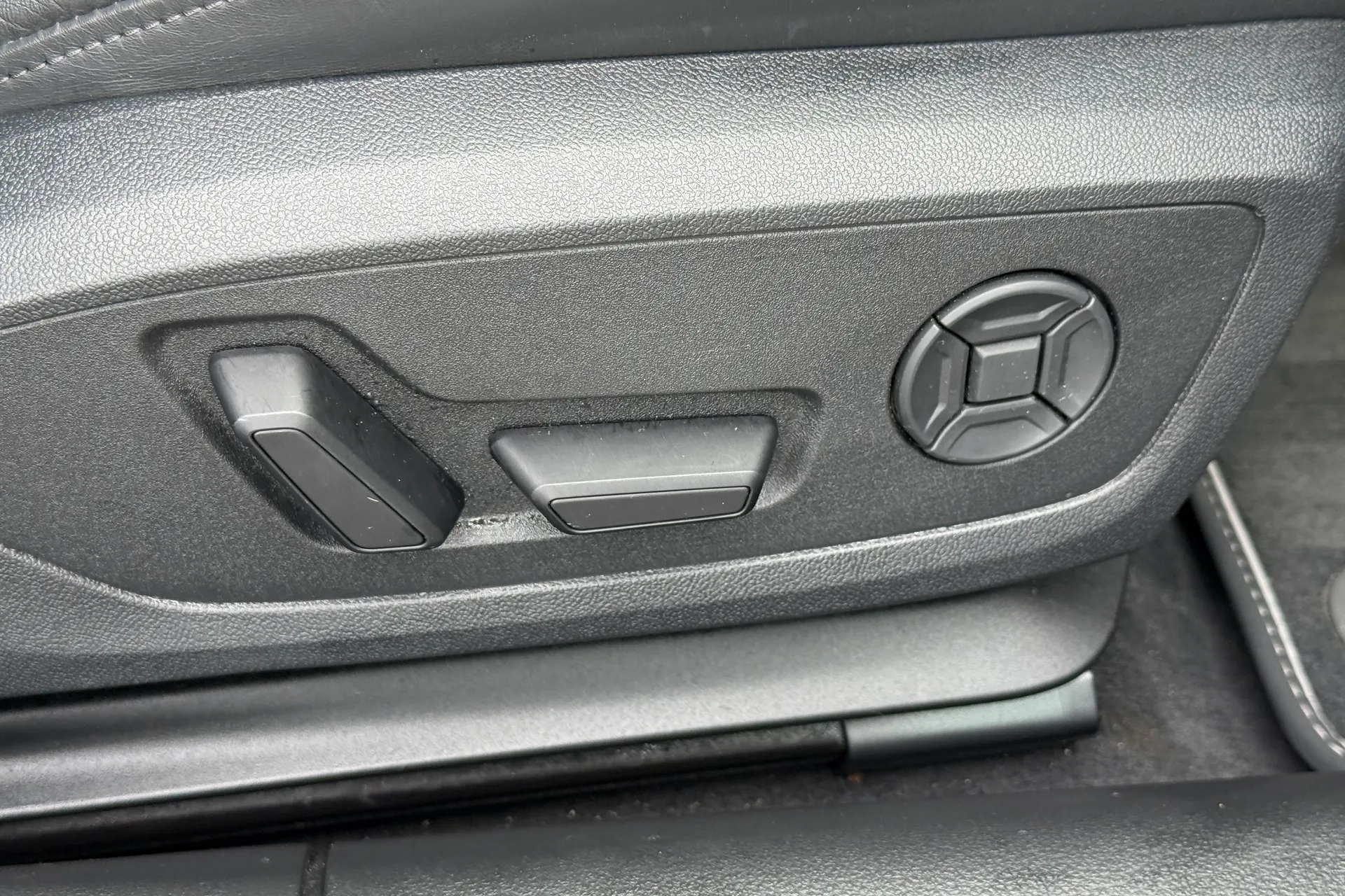 Audi A6 thumbnail image number 6