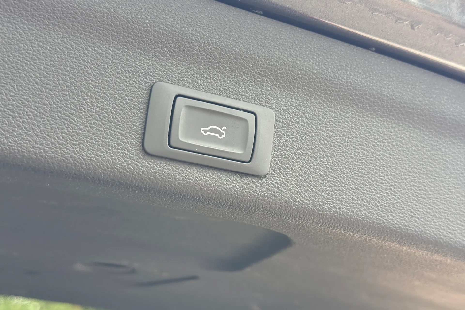 Audi A6 thumbnail image number 32