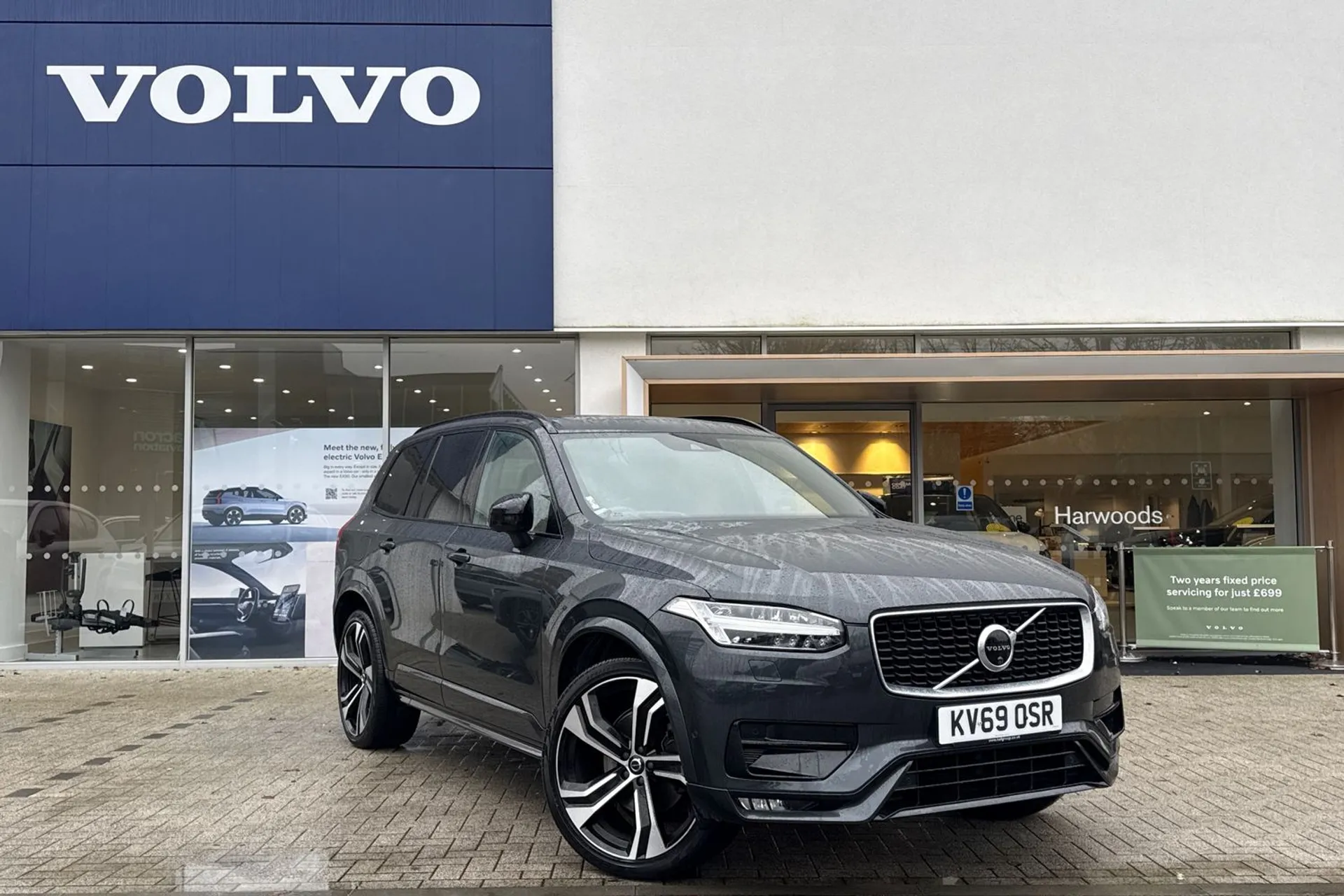 Volvo XC90 focused image
