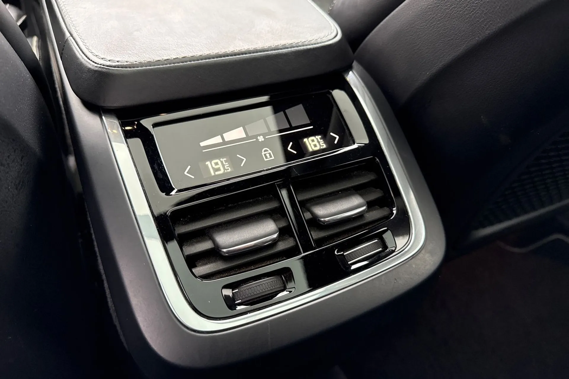 Volvo XC90 thumbnail image number 34