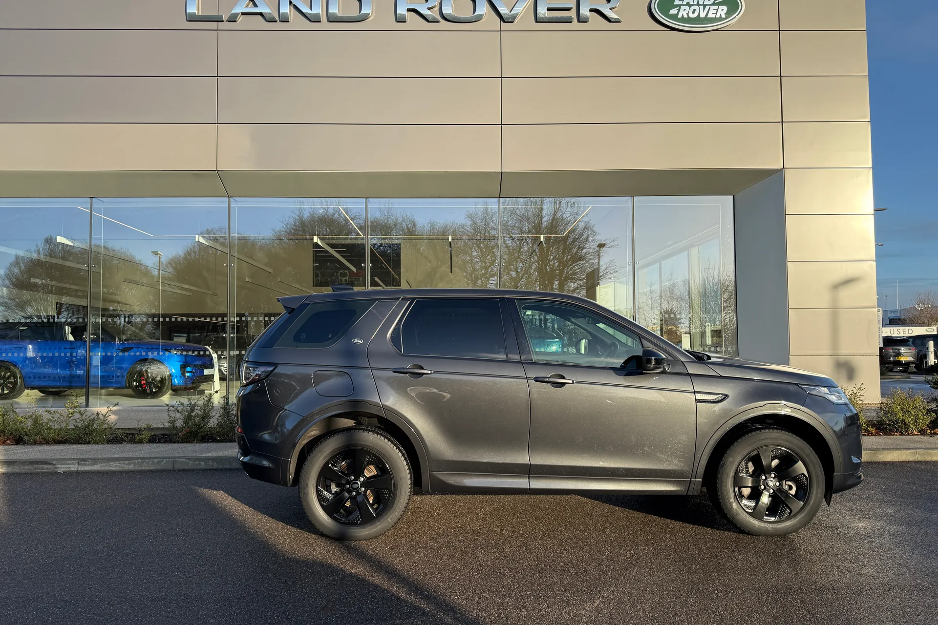 LAND ROVER DISCOVERY SPORT thumbnail image number 2
