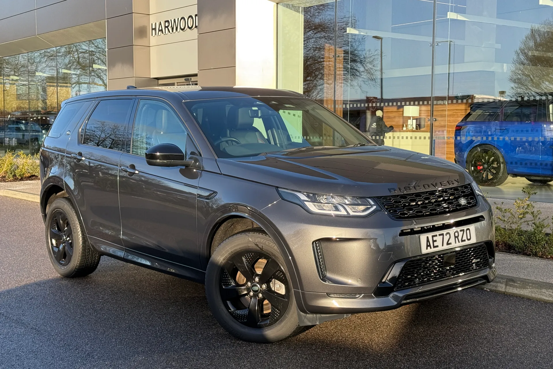 LAND ROVER DISCOVERY SPORT focused image