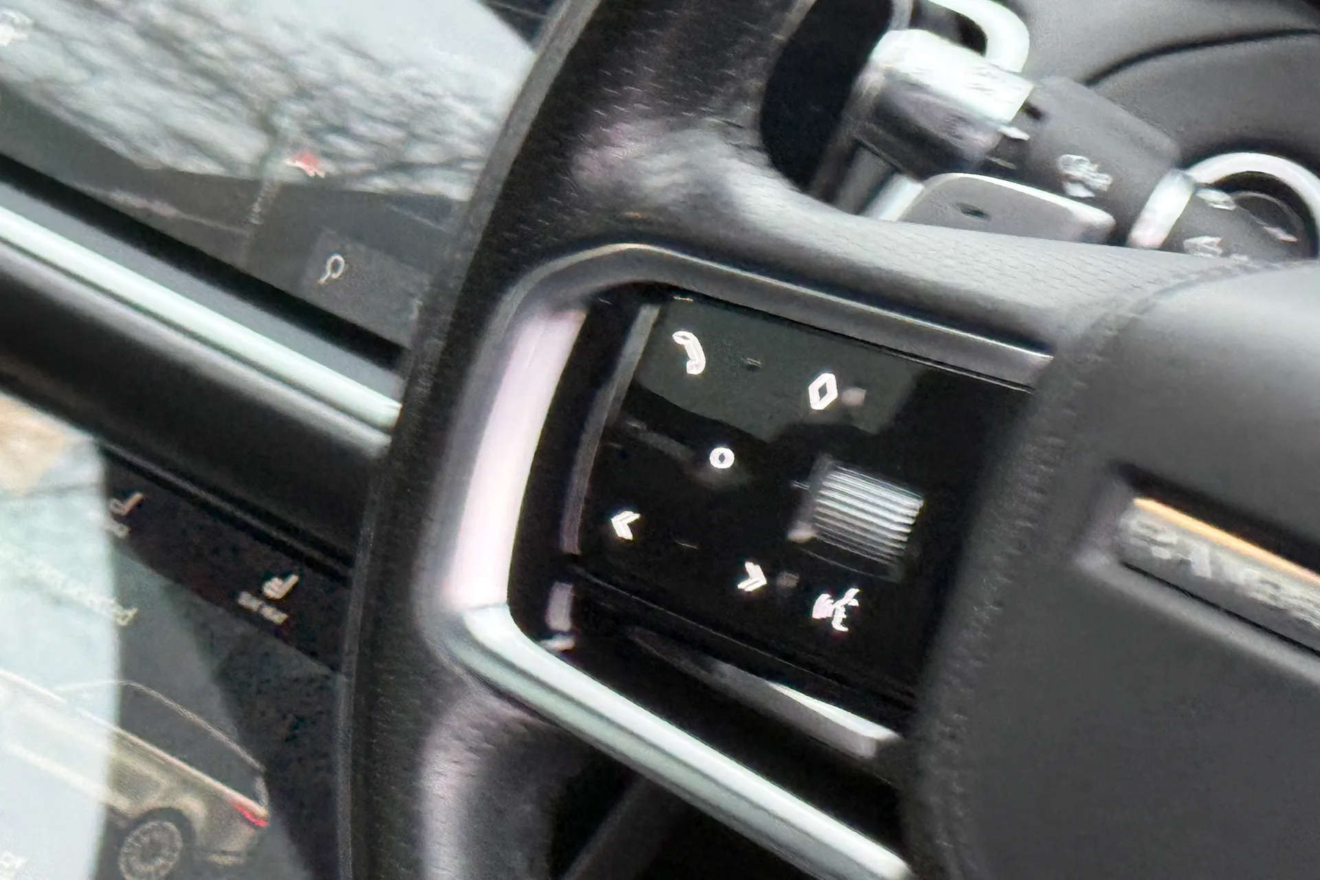 LAND ROVER RANGE ROVER VELAR thumbnail image number 56