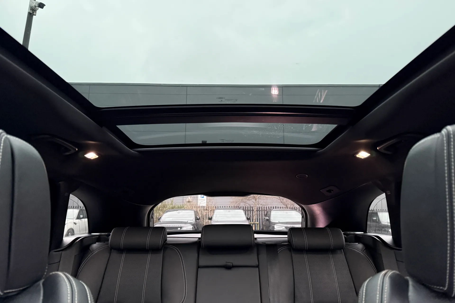 LAND ROVER RANGE ROVER VELAR thumbnail image number 30