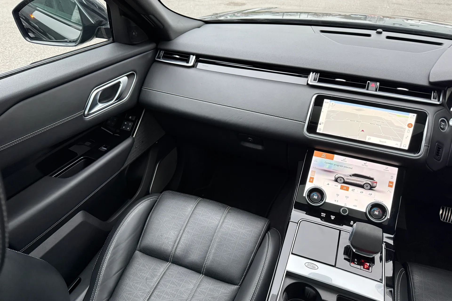 LAND ROVER RANGE ROVER VELAR thumbnail image number 22