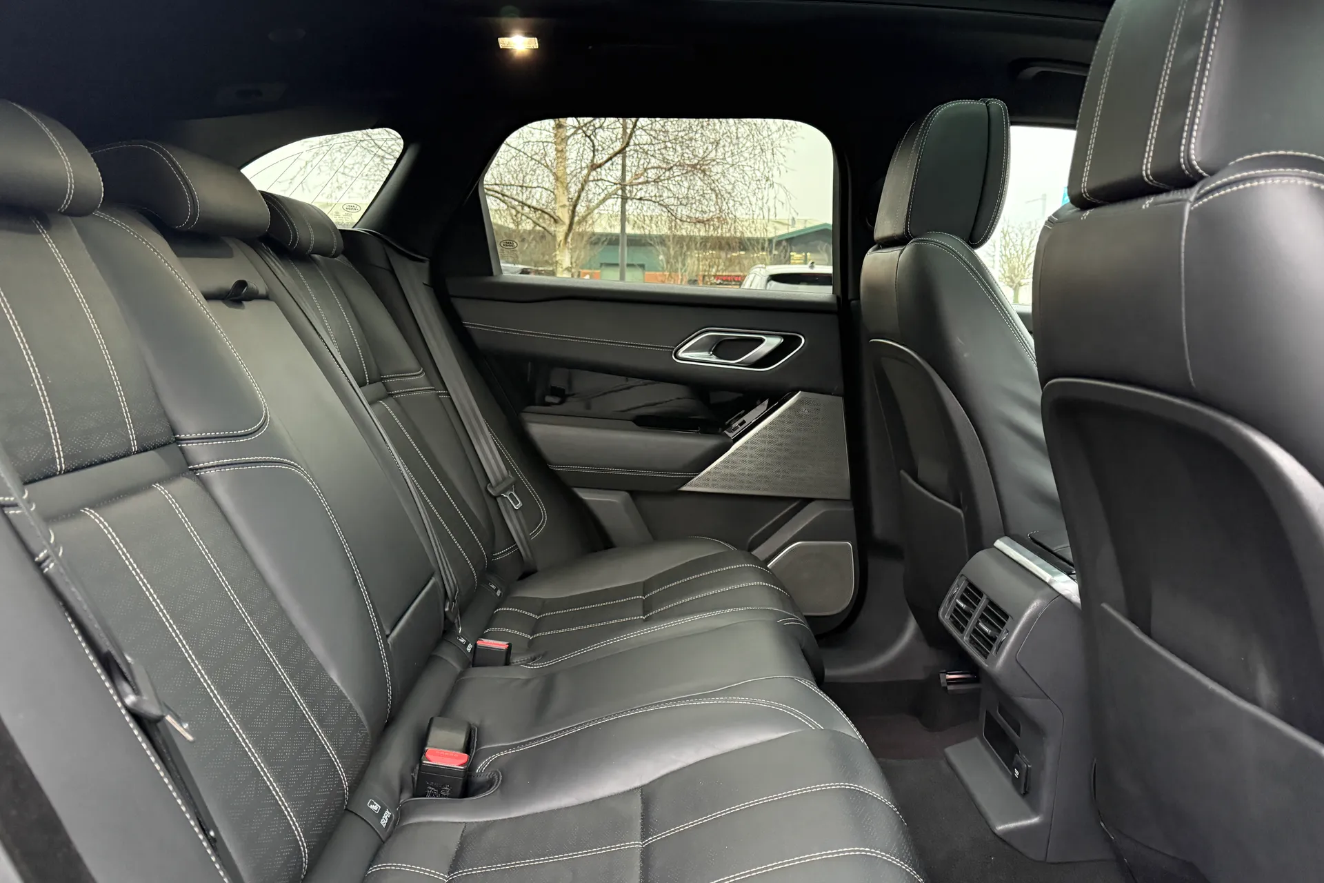 LAND ROVER RANGE ROVER VELAR thumbnail image number 45