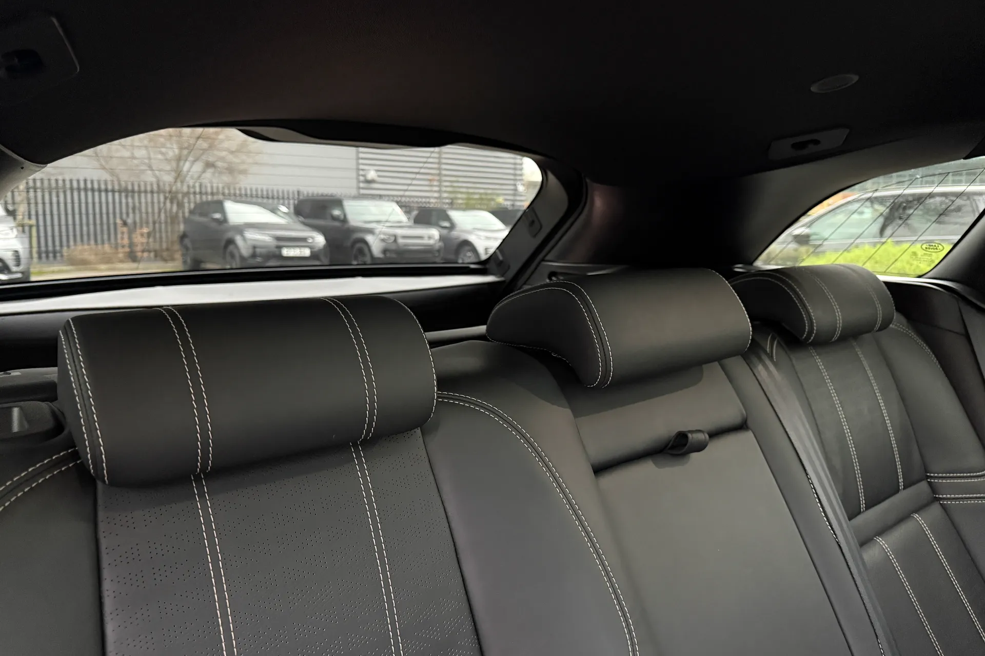 LAND ROVER RANGE ROVER VELAR thumbnail image number 46