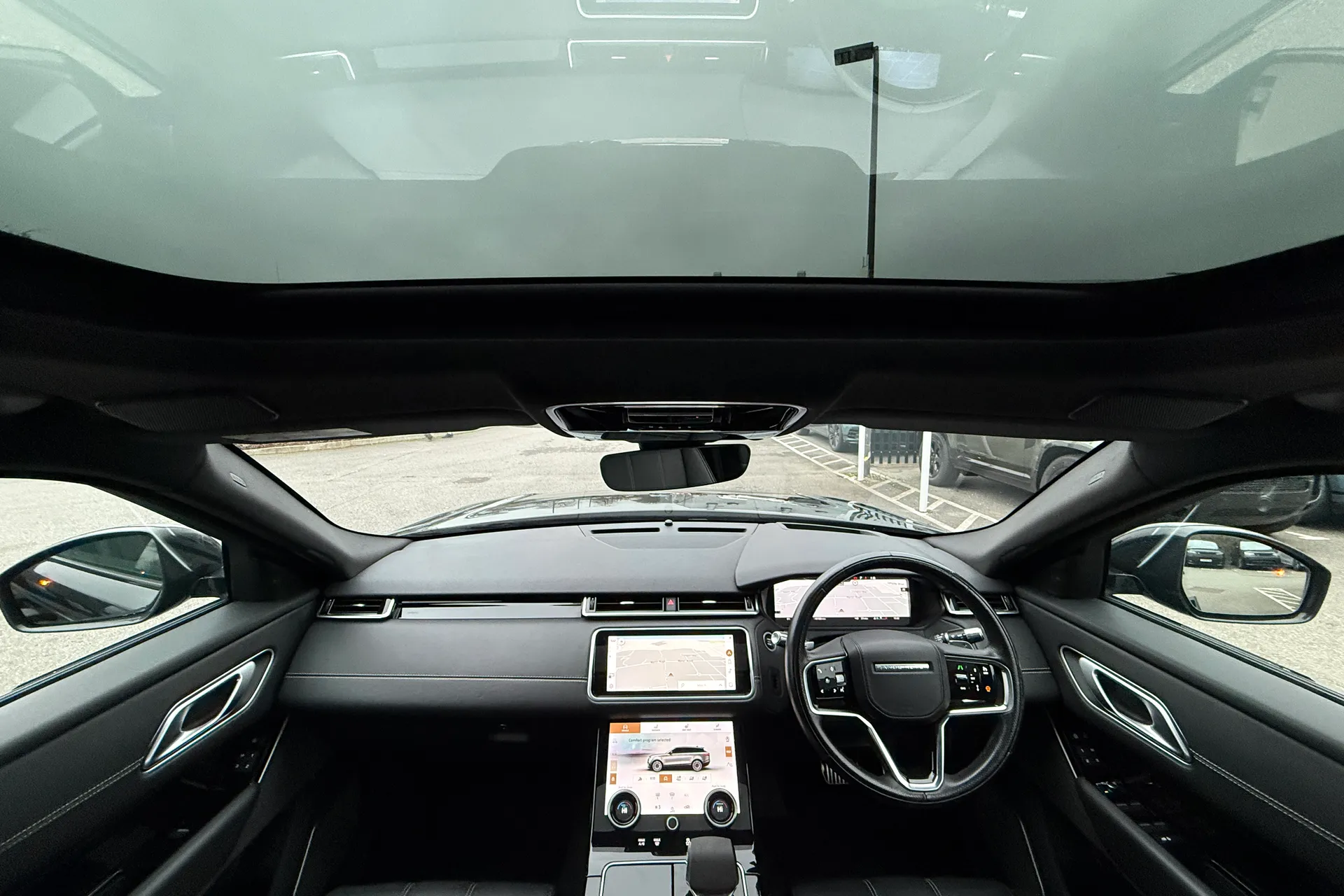 LAND ROVER RANGE ROVER VELAR thumbnail image number 4