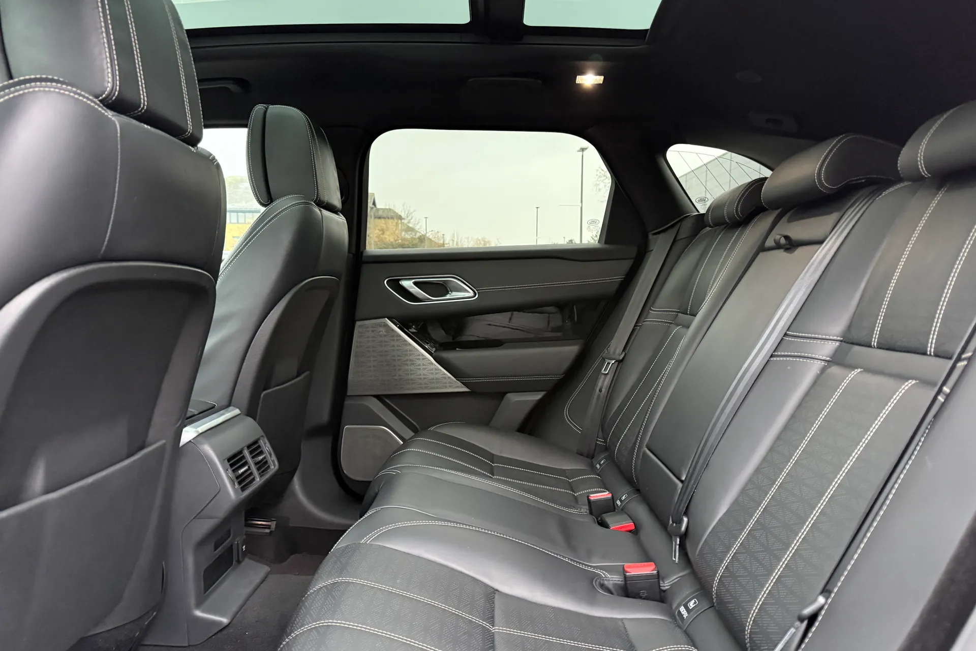 LAND ROVER RANGE ROVER VELAR thumbnail image number 51