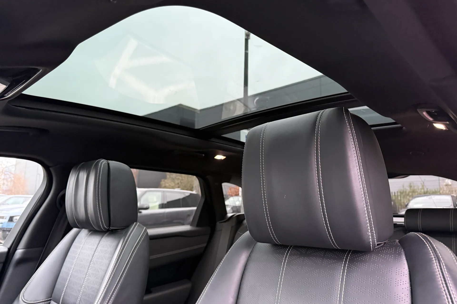 LAND ROVER RANGE ROVER VELAR thumbnail image number 6