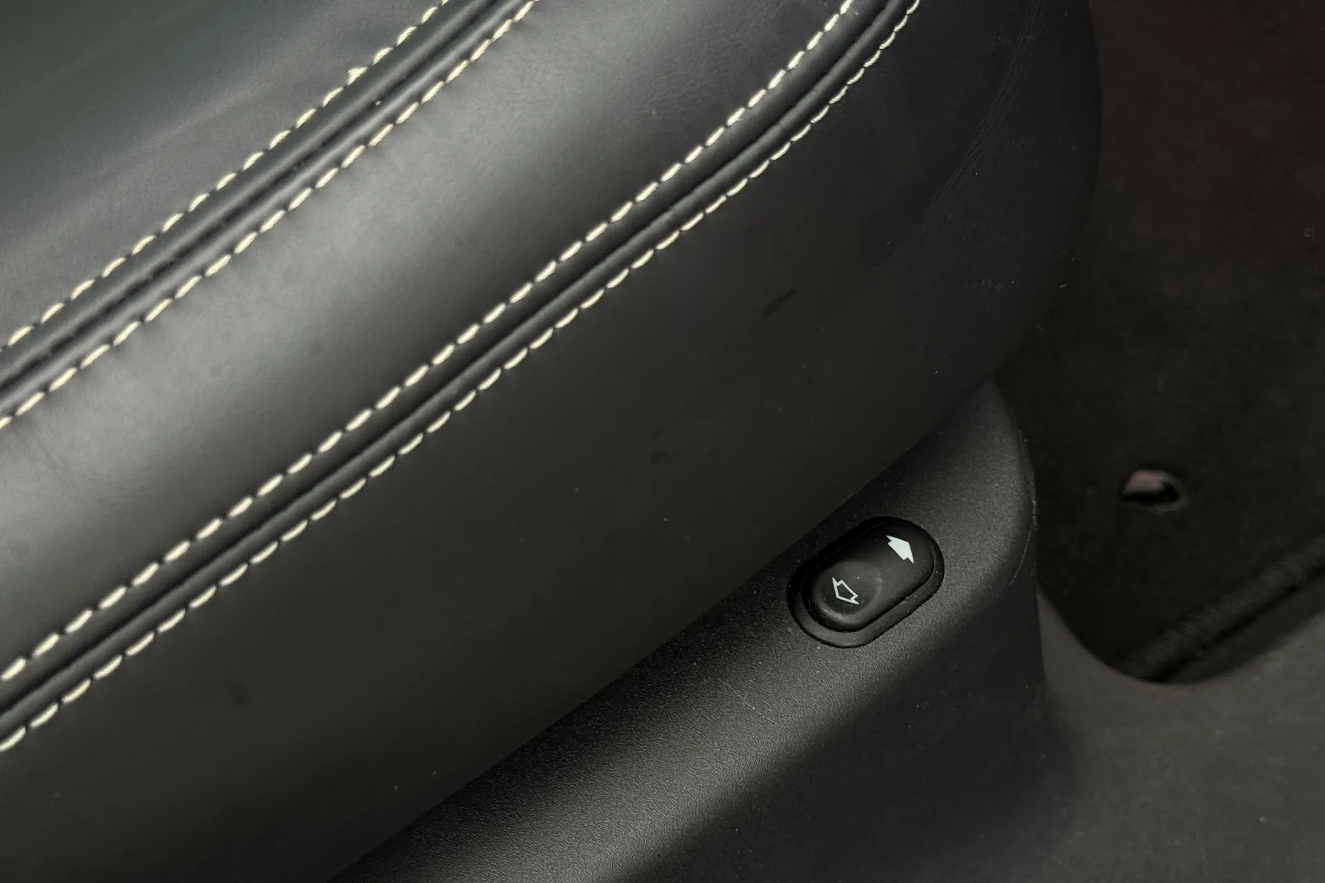 LAND ROVER RANGE ROVER VELAR thumbnail image number 47