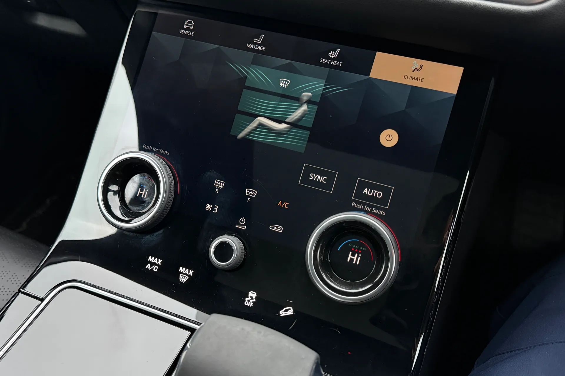 LAND ROVER RANGE ROVER VELAR thumbnail image number 33