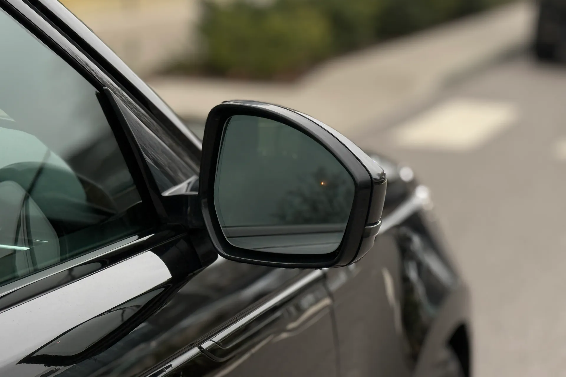 LAND ROVER RANGE ROVER VELAR thumbnail image number 16