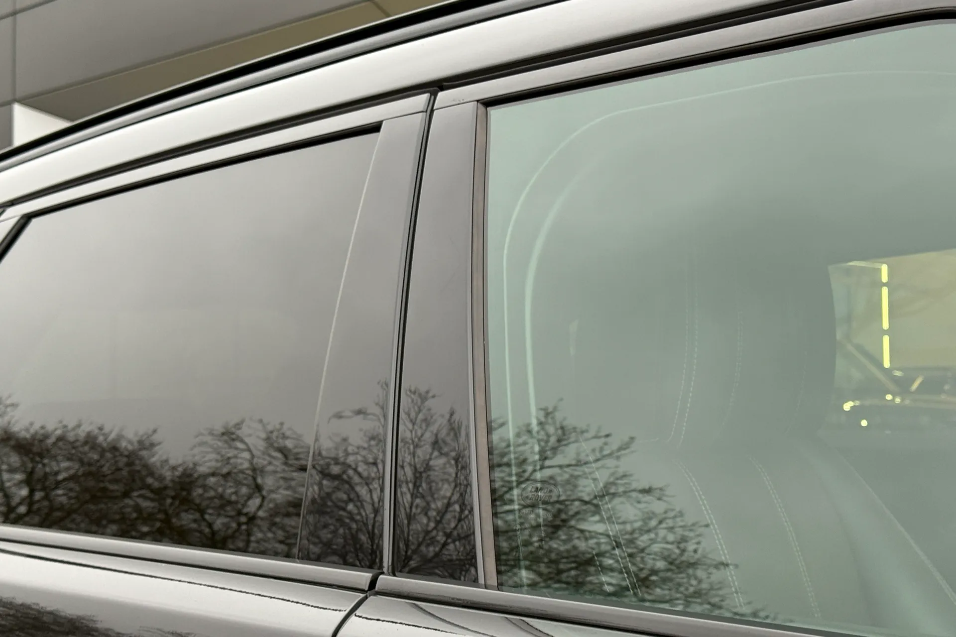 LAND ROVER RANGE ROVER VELAR thumbnail image number 37