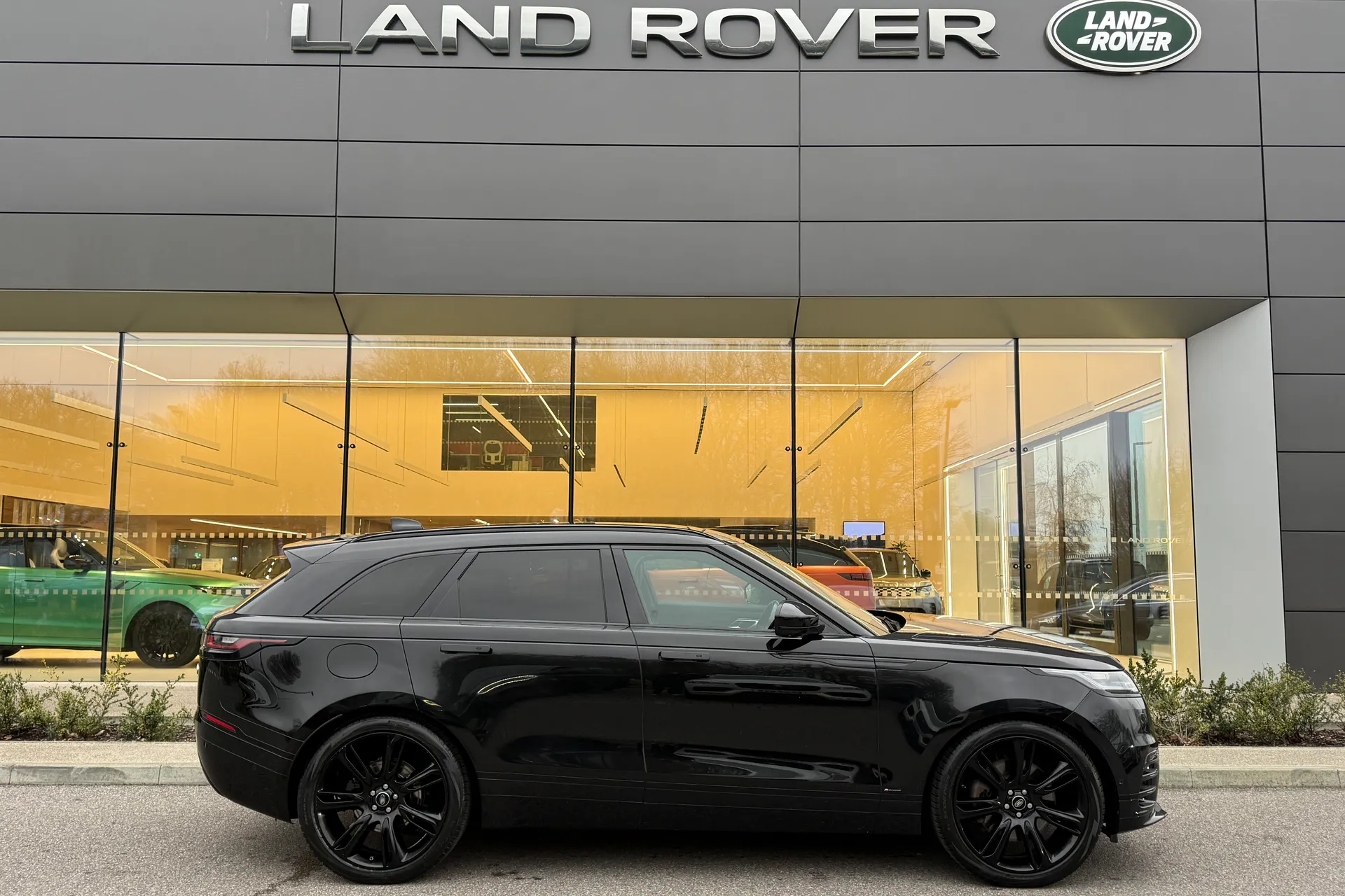 LAND ROVER RANGE ROVER VELAR thumbnail image number 2