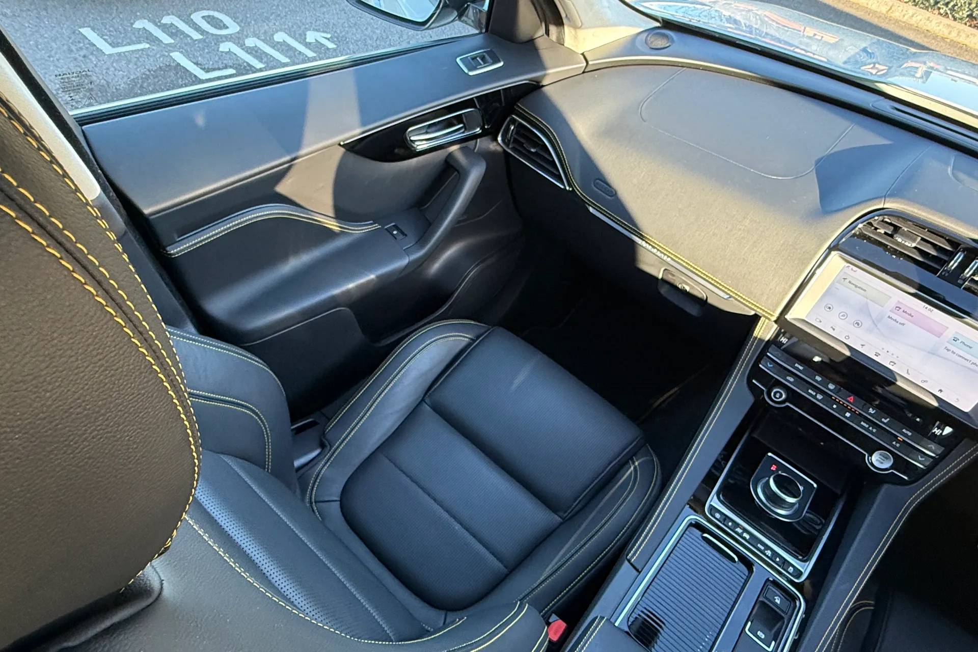 Jaguar F-PACE thumbnail image number 19