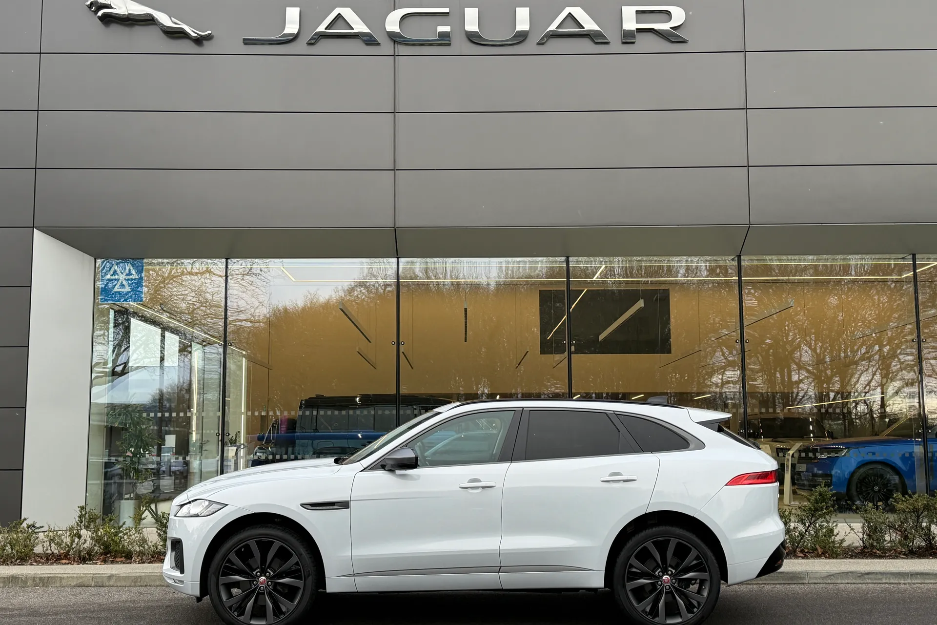 Jaguar F-PACE thumbnail image number 6