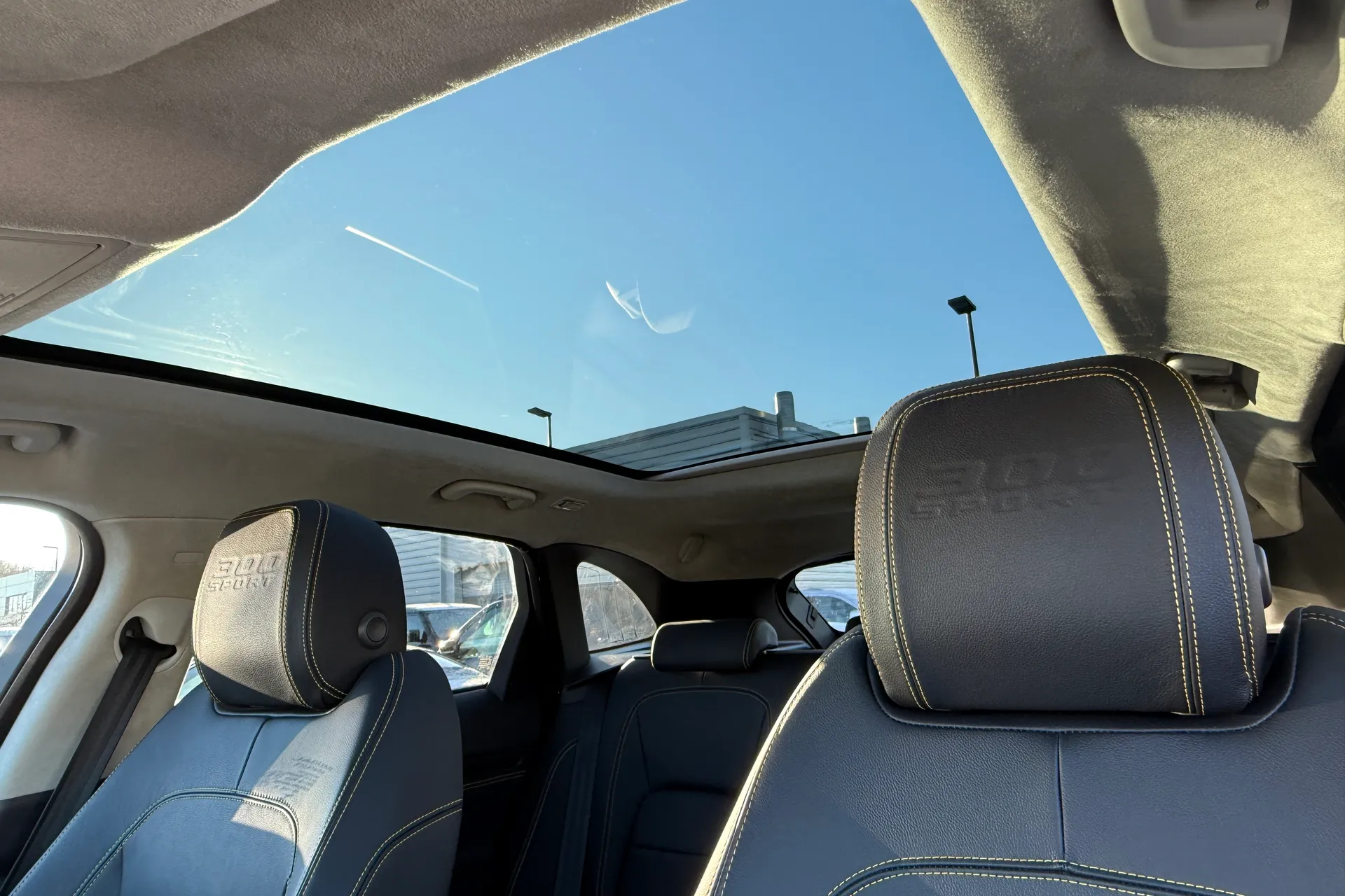 Jaguar F-PACE thumbnail image number 4