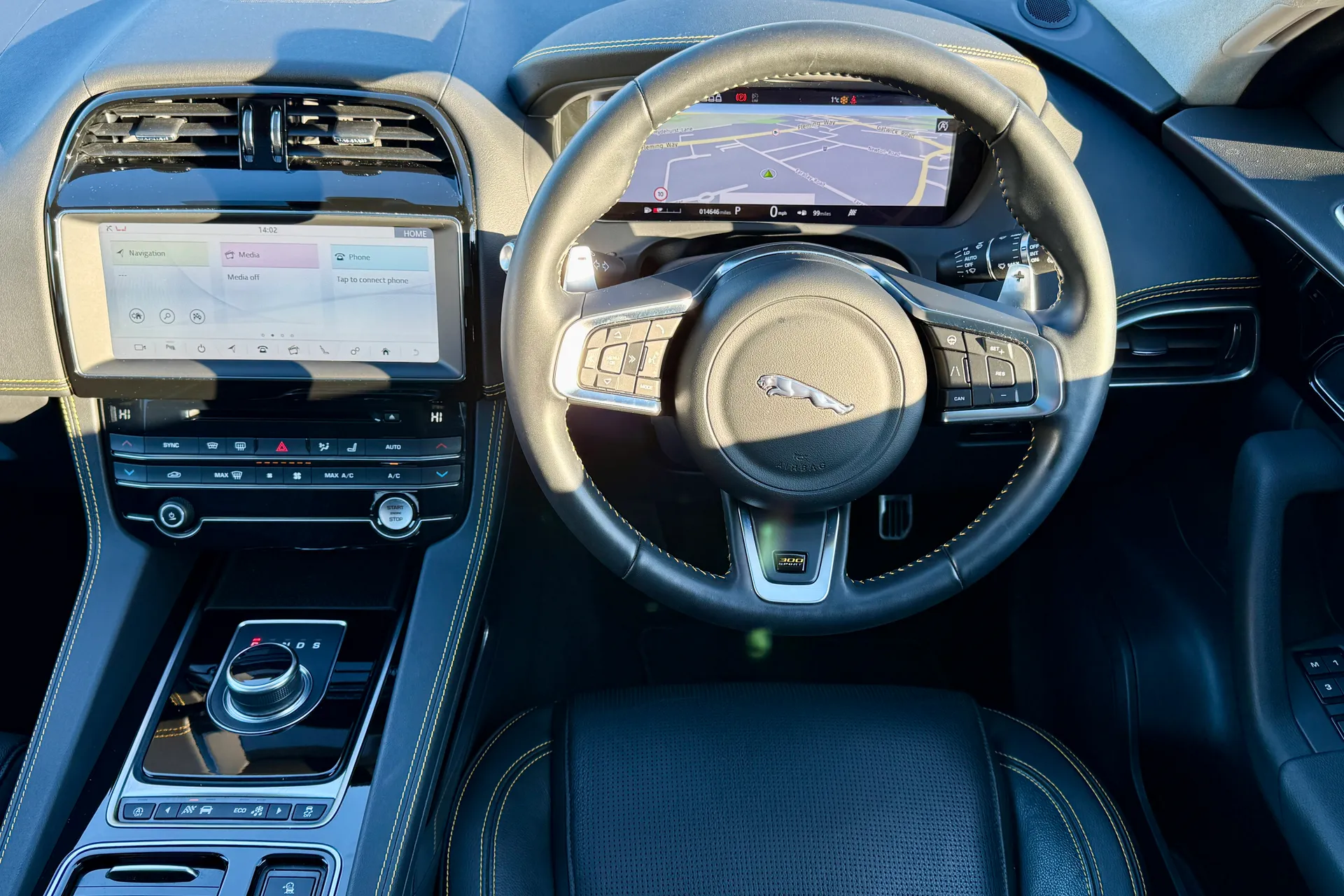 Jaguar F-PACE thumbnail image number 23