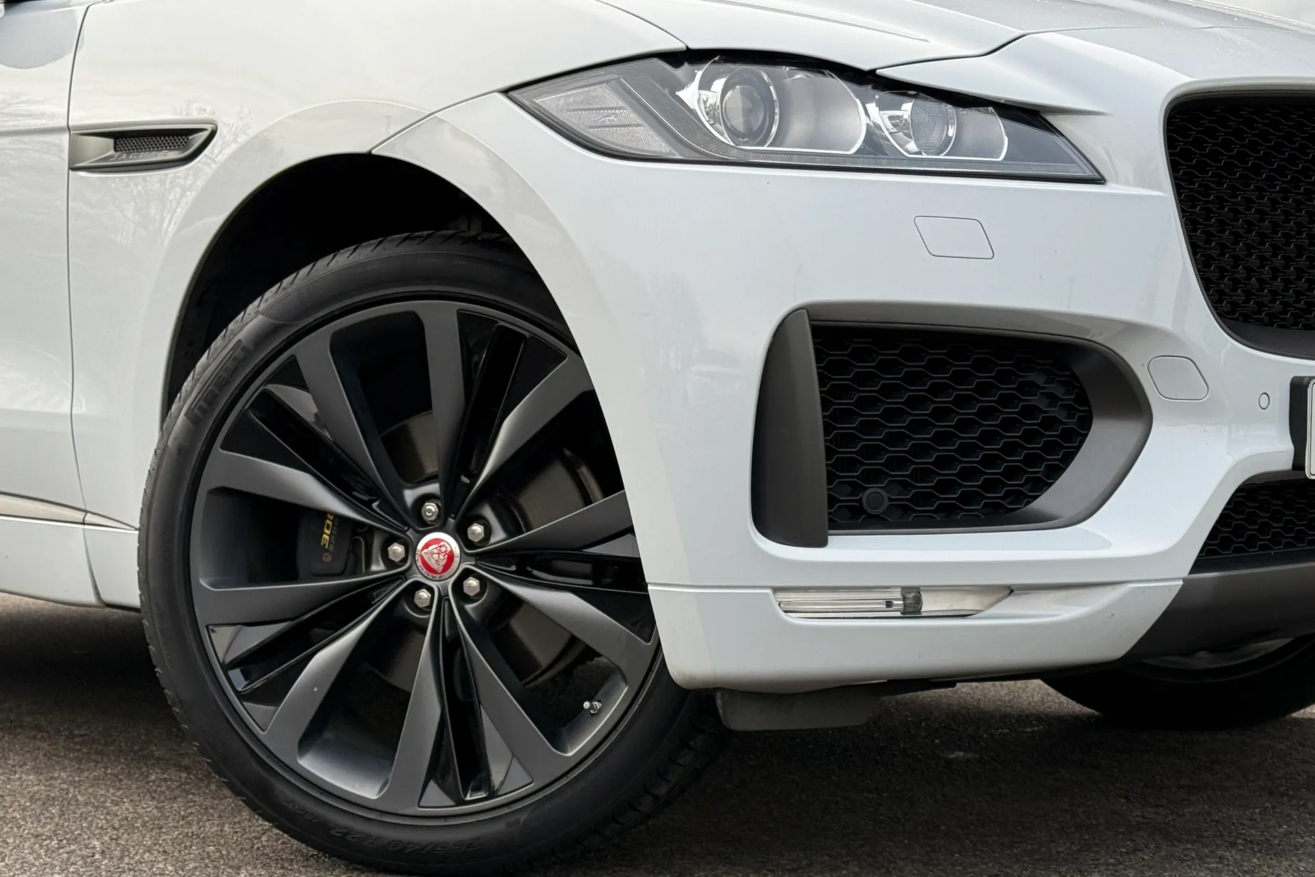 Jaguar F-PACE thumbnail image number 7