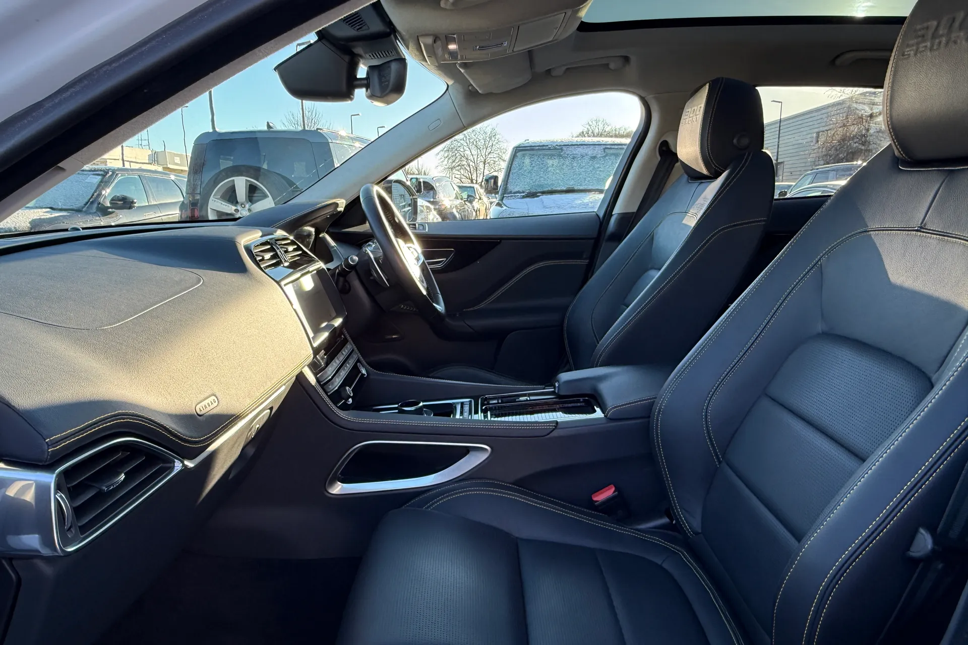 Jaguar F-PACE thumbnail image number 42