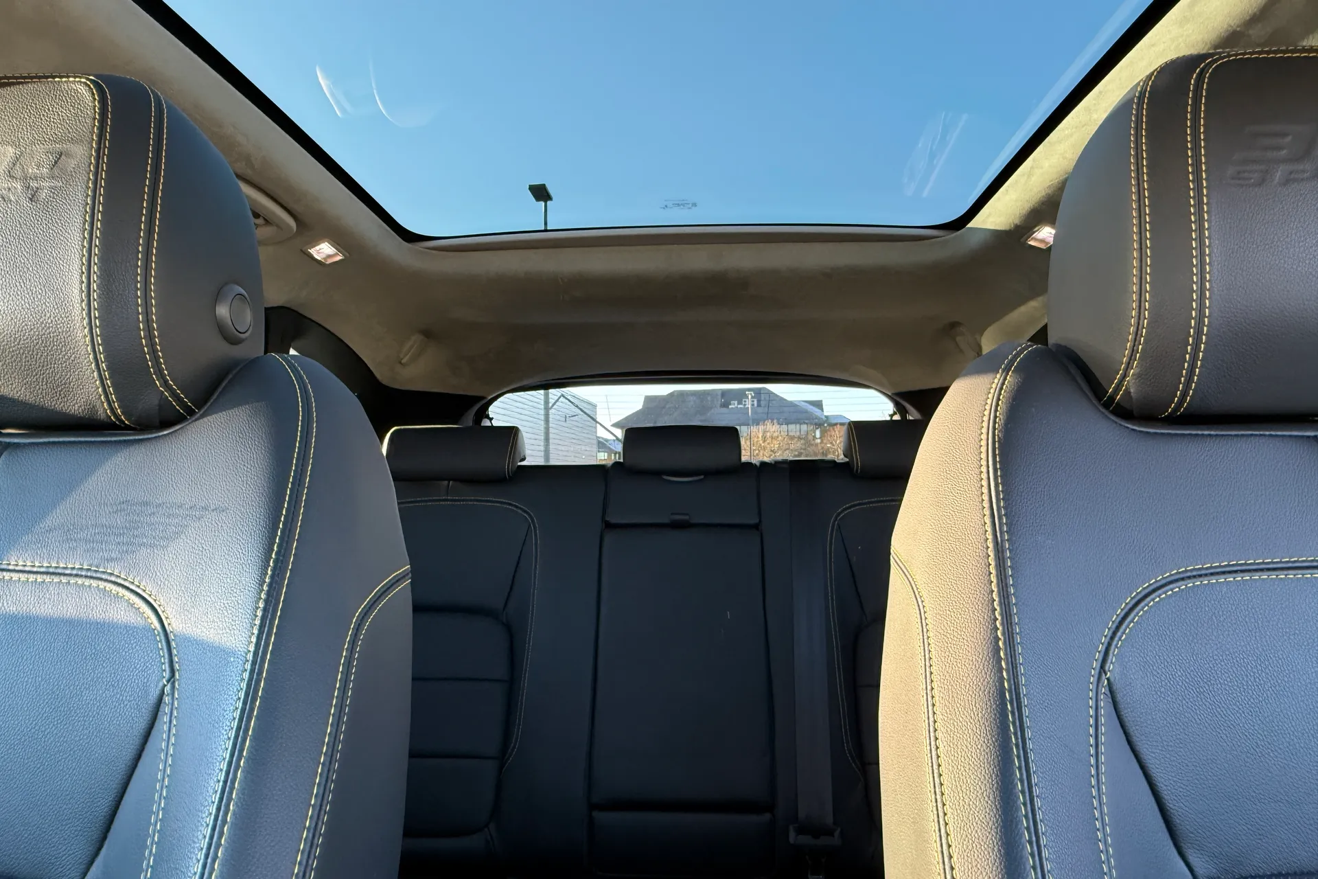 Jaguar F-PACE thumbnail image number 35