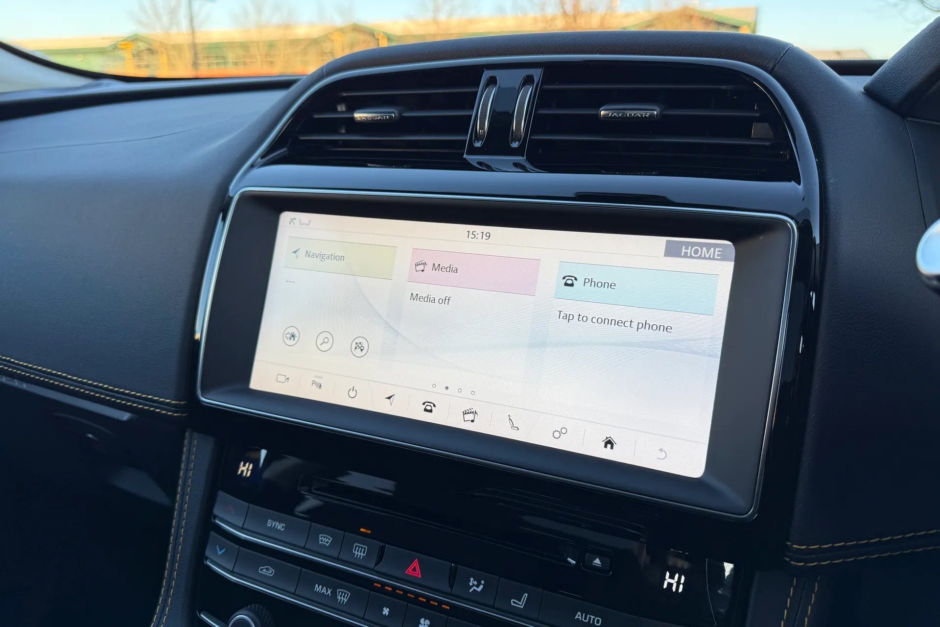 Jaguar F-PACE thumbnail image number 51