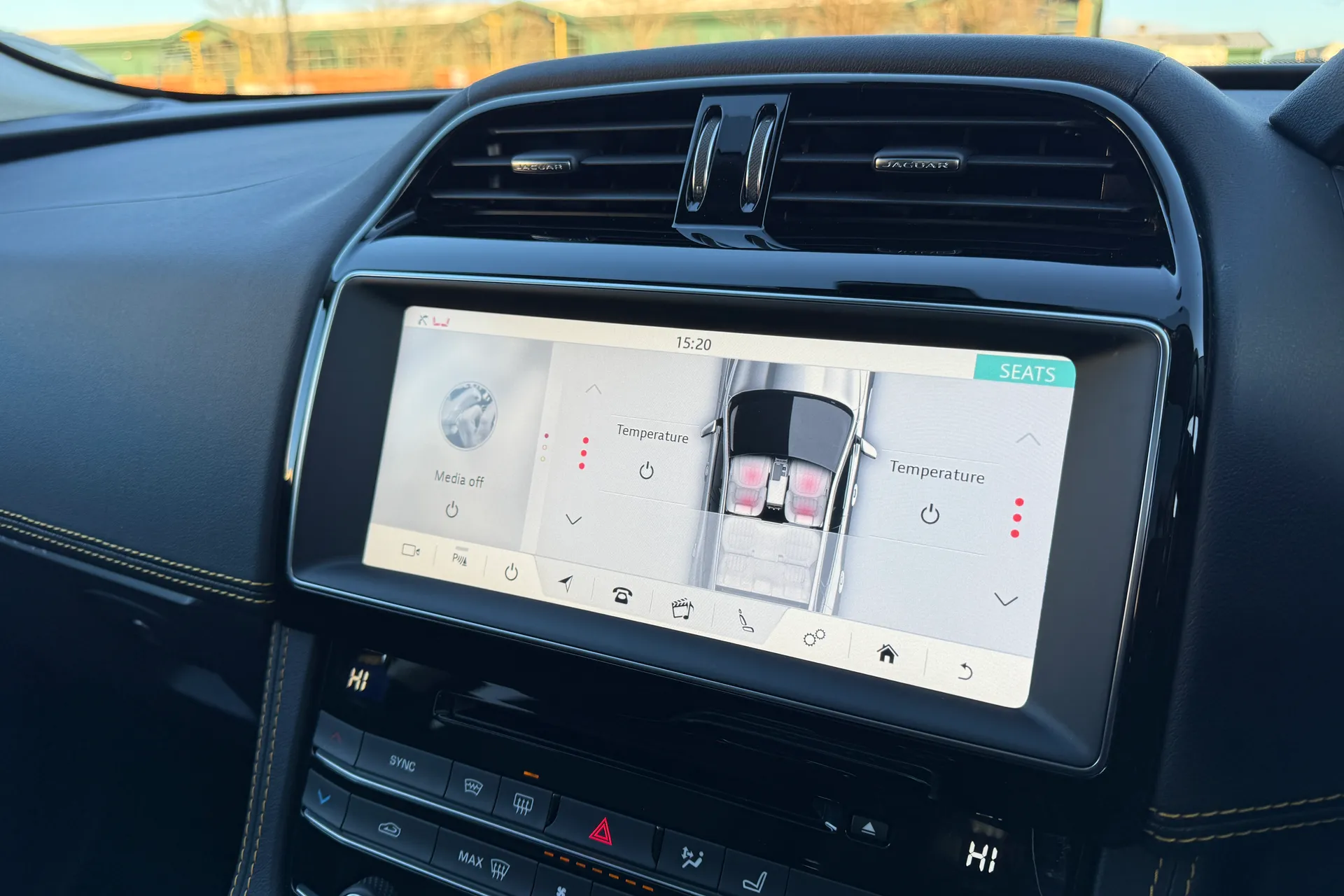 Jaguar F-PACE thumbnail image number 54