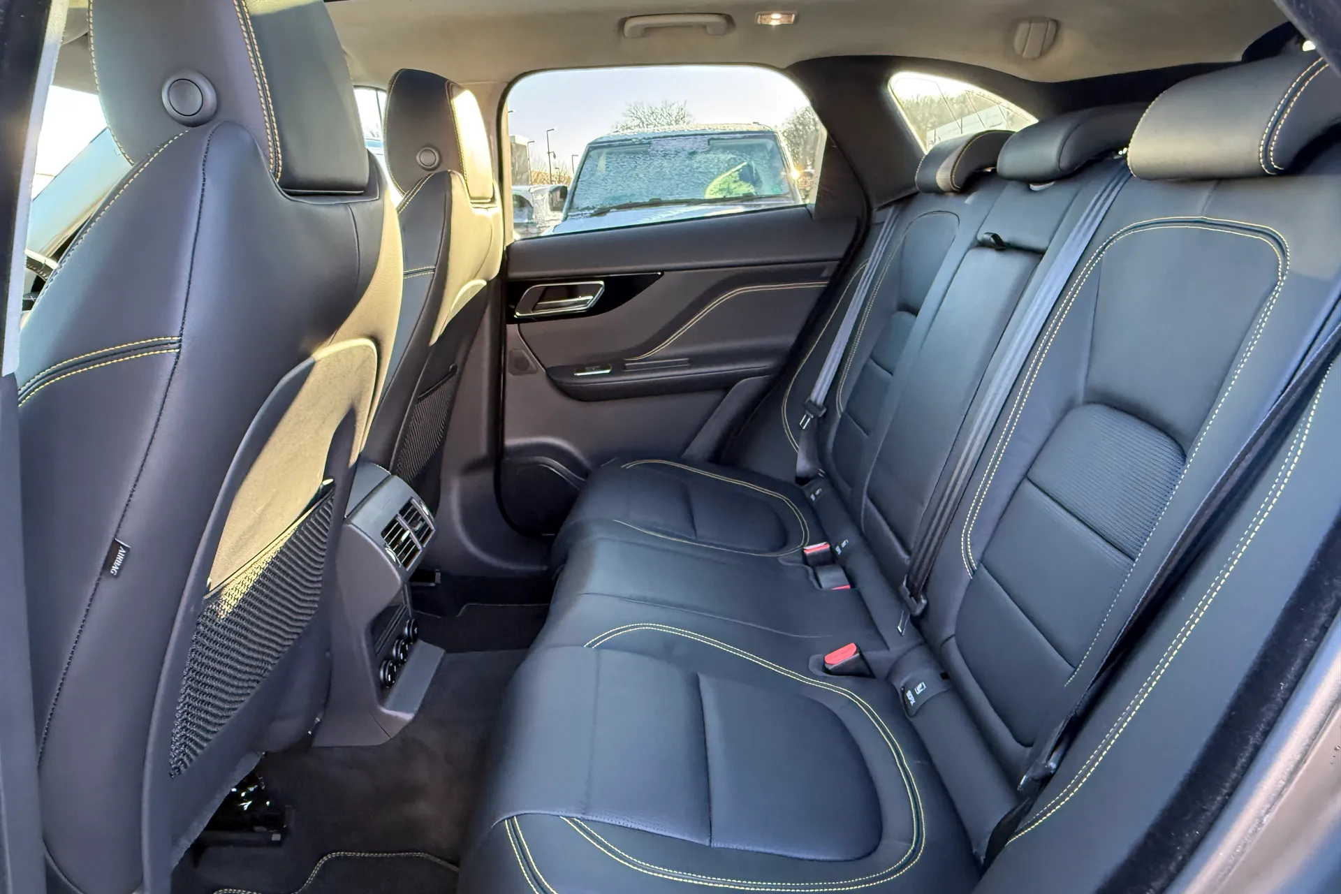 Jaguar F-PACE thumbnail image number 44